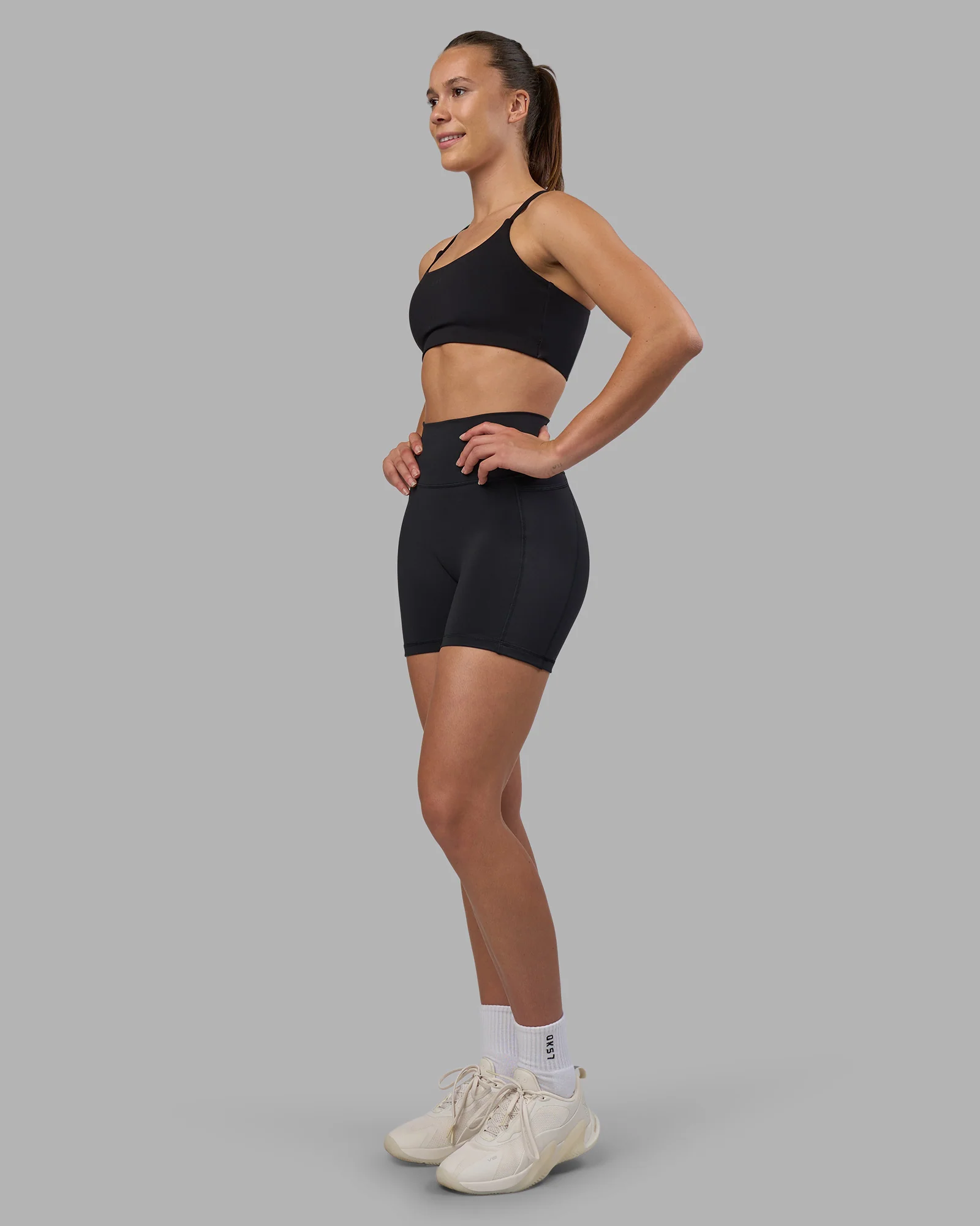 Fusion V-Contour Ultra High-Rise 4" Short Pockets - Black