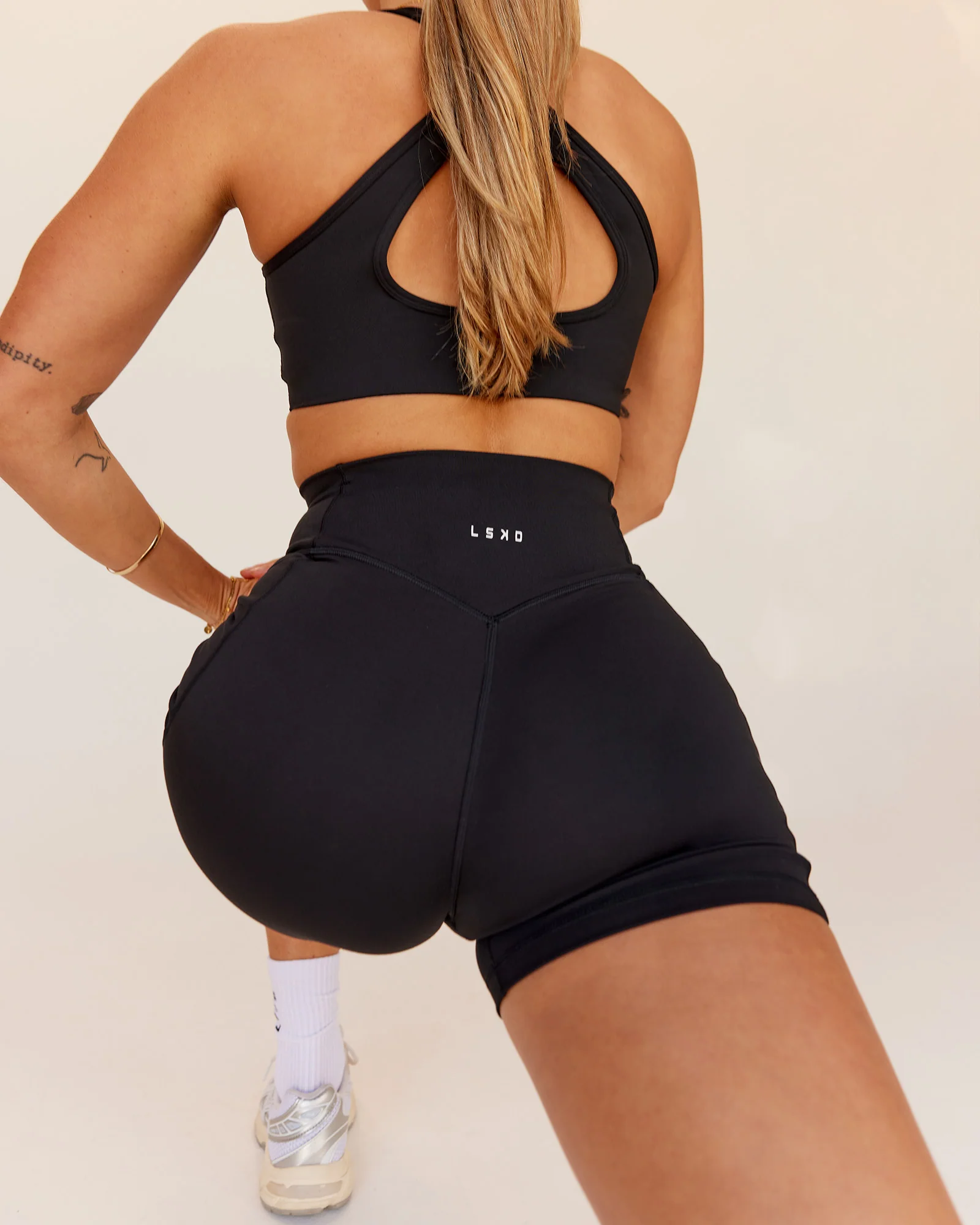 Fusion V-Contour Ultra High-Rise 4" Short Pockets - Black