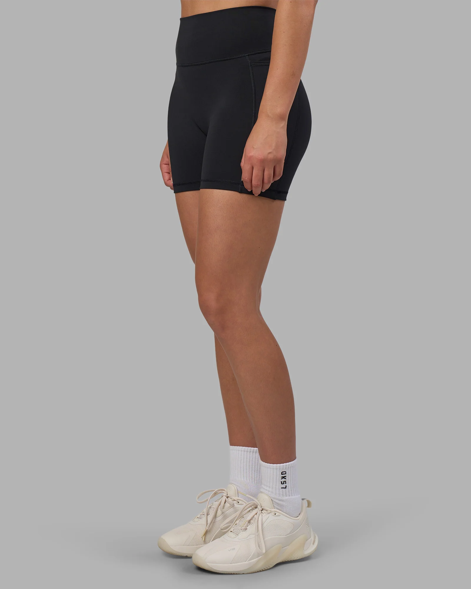 Fusion V-Contour Ultra High-Rise 4" Short Pockets - Black