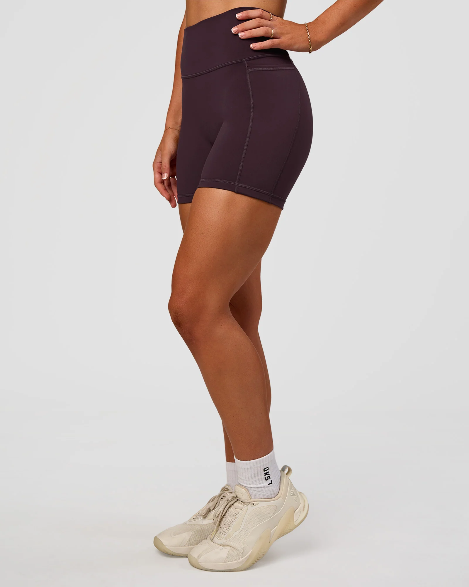 13942-fusion-v-contour-ultra-high-rise-4-short-pockets-midnight-plum-1.webp Fusion V-Contour Ultra High-Rise 4" Short Pockets - Midnight Plum