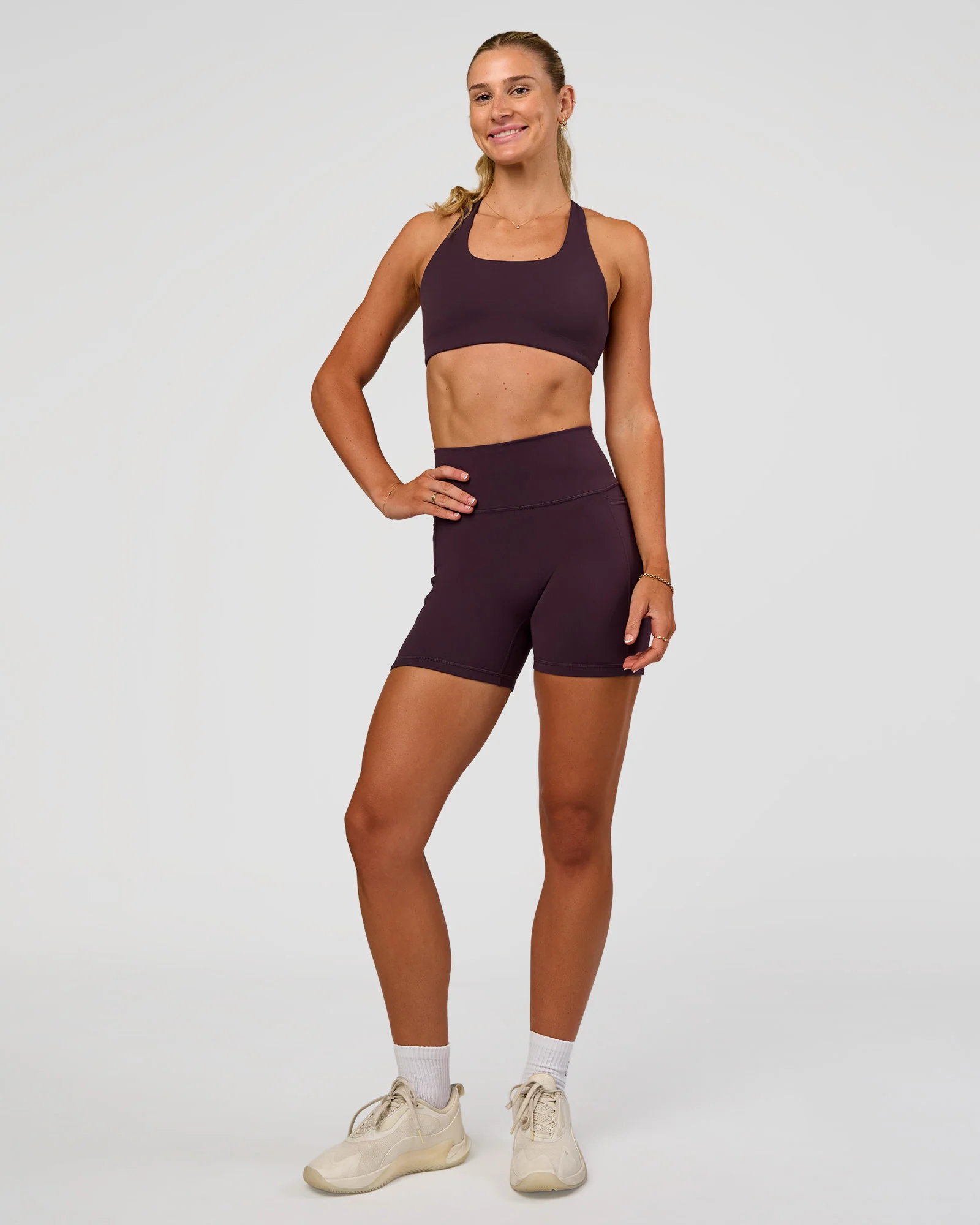 13942-fusion-v-contour-ultra-high-rise-4-short-pockets-midnight-plum-4.webp Fusion V-Contour Ultra High-Rise 4" Short Pockets - Midnight Plum