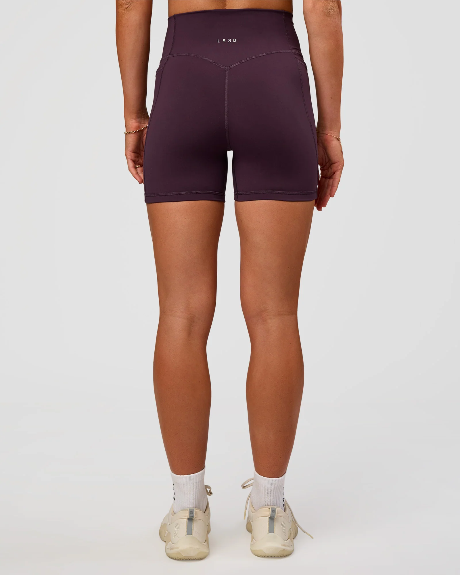 13942-fusion-v-contour-ultra-high-rise-4-short-pockets-midnight-plum-5.webp Fusion V-Contour Ultra High-Rise 4" Short Pockets - Midnight Plum