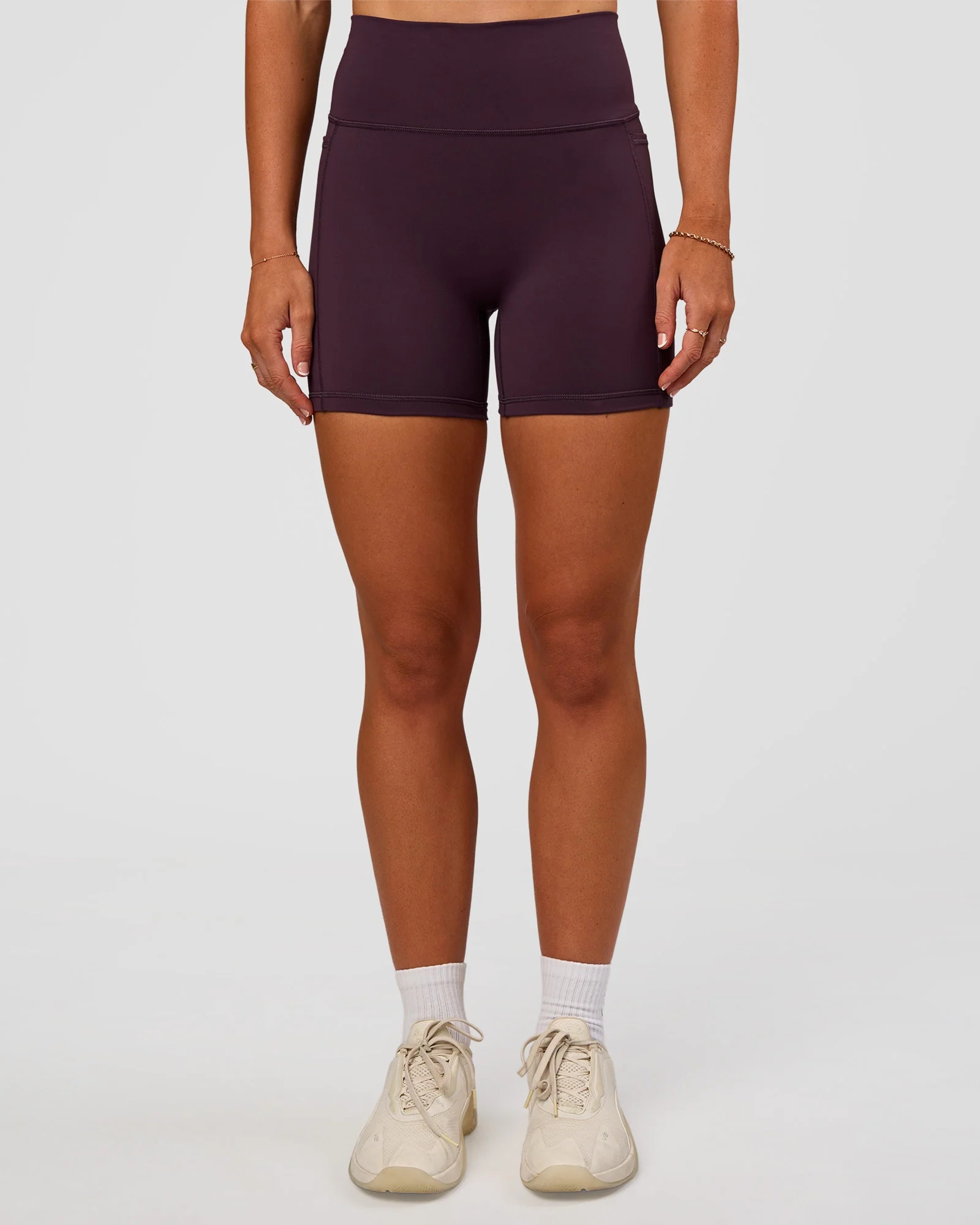 13942-fusion-v-contour-ultra-high-rise-4-short-pockets-midnight-plum-8.webp Fusion V-Contour Ultra High-Rise 4" Short Pockets - Midnight Plum