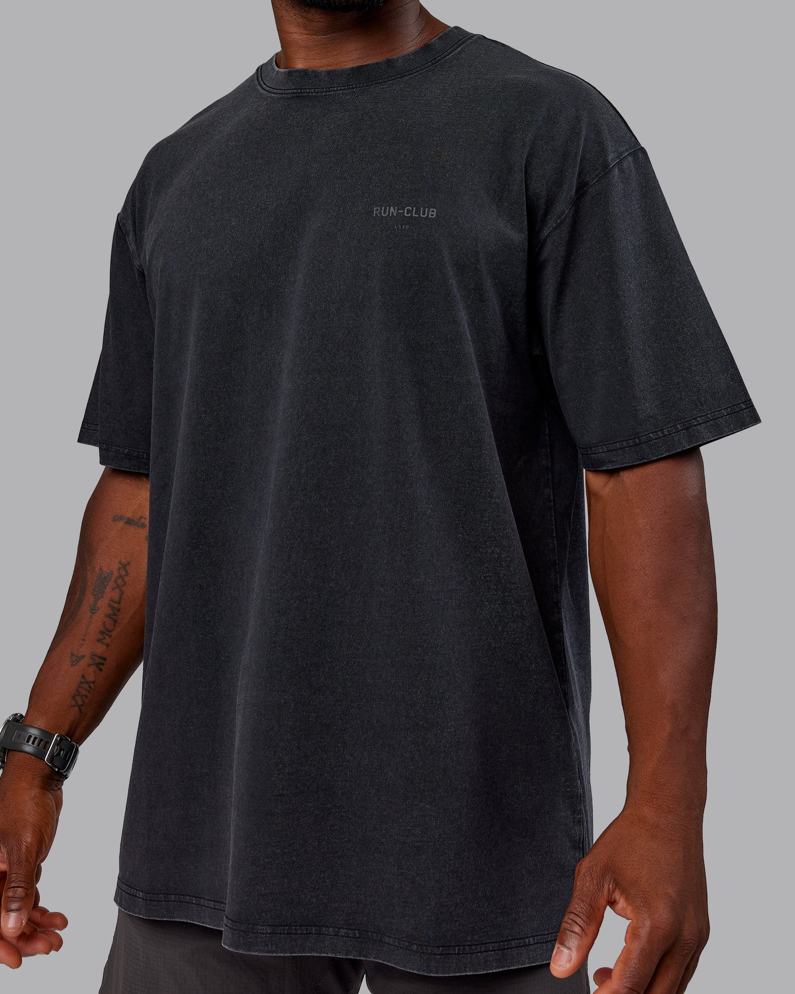 14003-washed-run-club-flxcotton-tee-oversize-black-black-10.jpg Washed RUN CLUB FLXCotton Tee Oversize - Black-Black