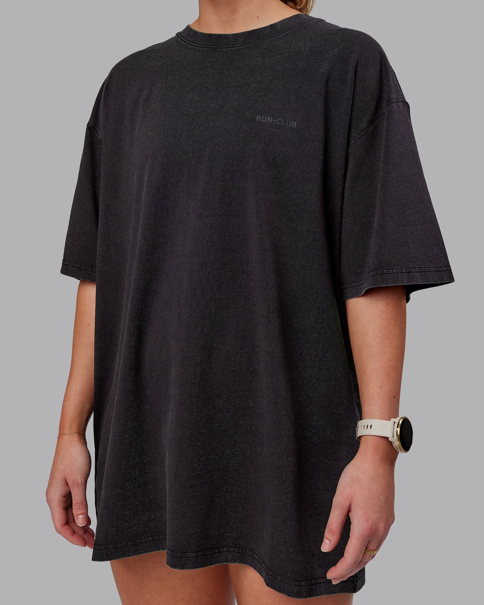 14003-washed-run-club-flxcotton-tee-oversize-black-black-11.jpg Washed RUN CLUB FLXCotton Tee Oversize - Black-Black