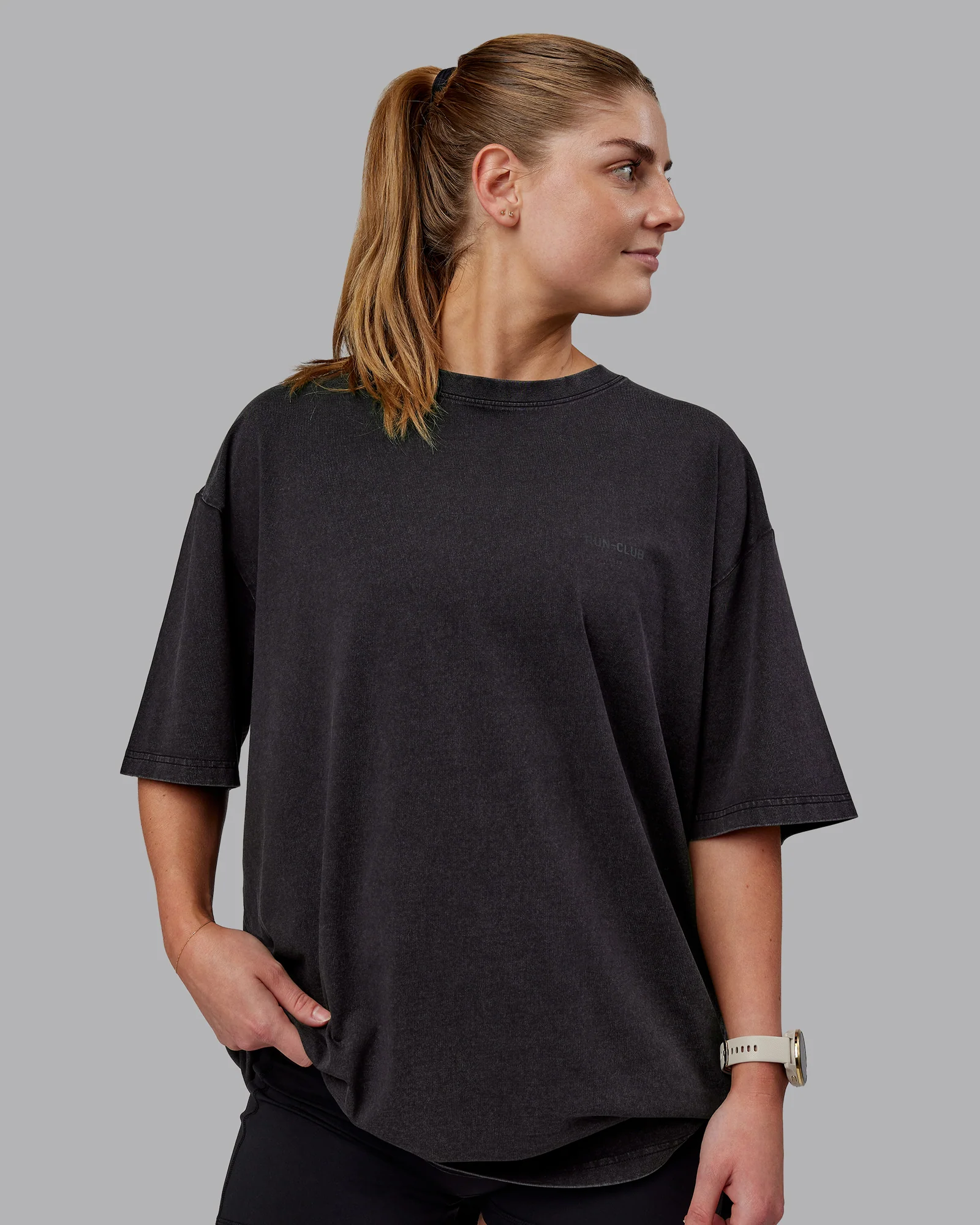 14003-washed-run-club-flxcotton-tee-oversize-black-black-3.webp Washed RUN CLUB FLXCotton Tee Oversize - Black-Black