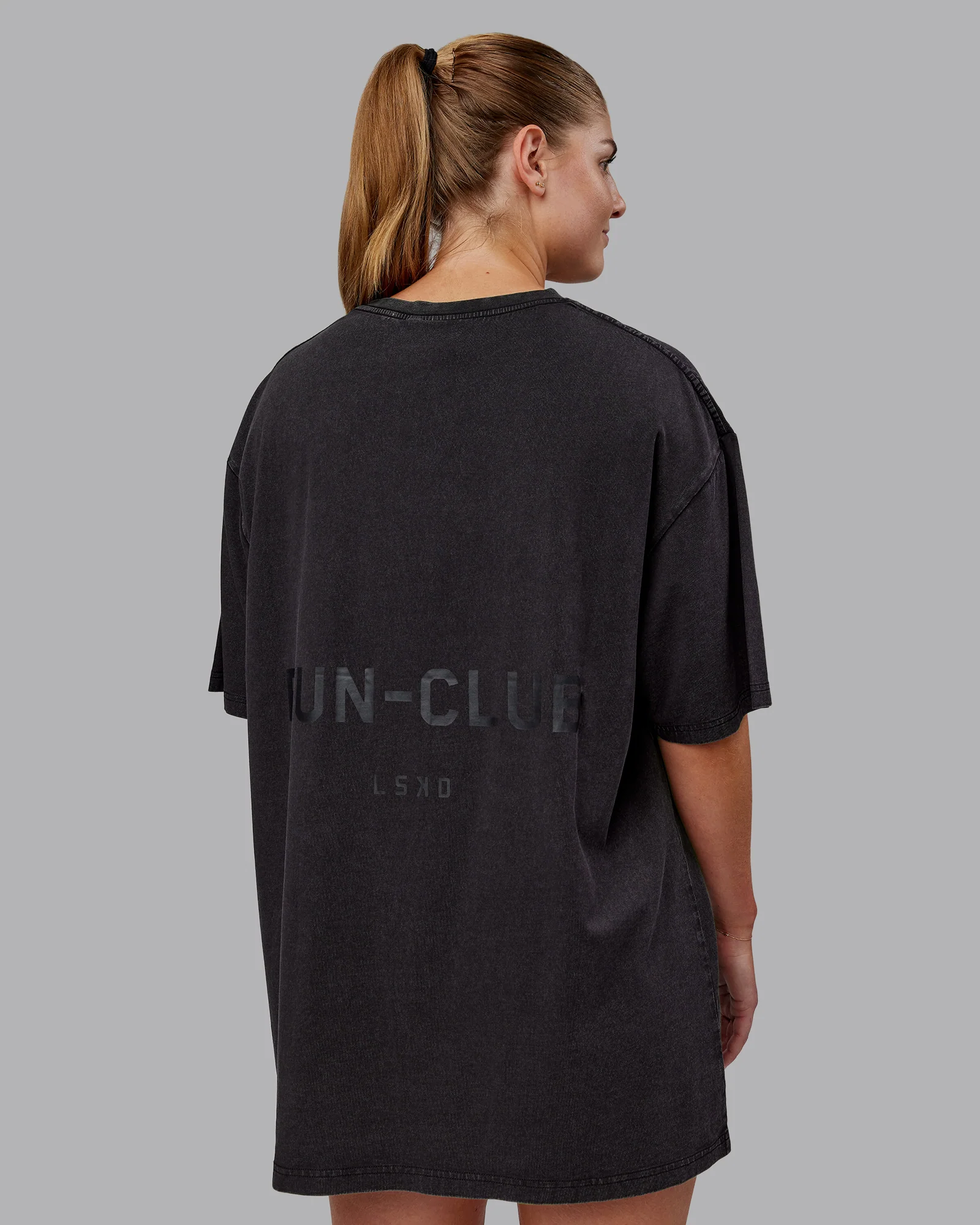 14003-washed-run-club-flxcotton-tee-oversize-black-black-4.webp Washed RUN CLUB FLXCotton Tee Oversize - Black-Black