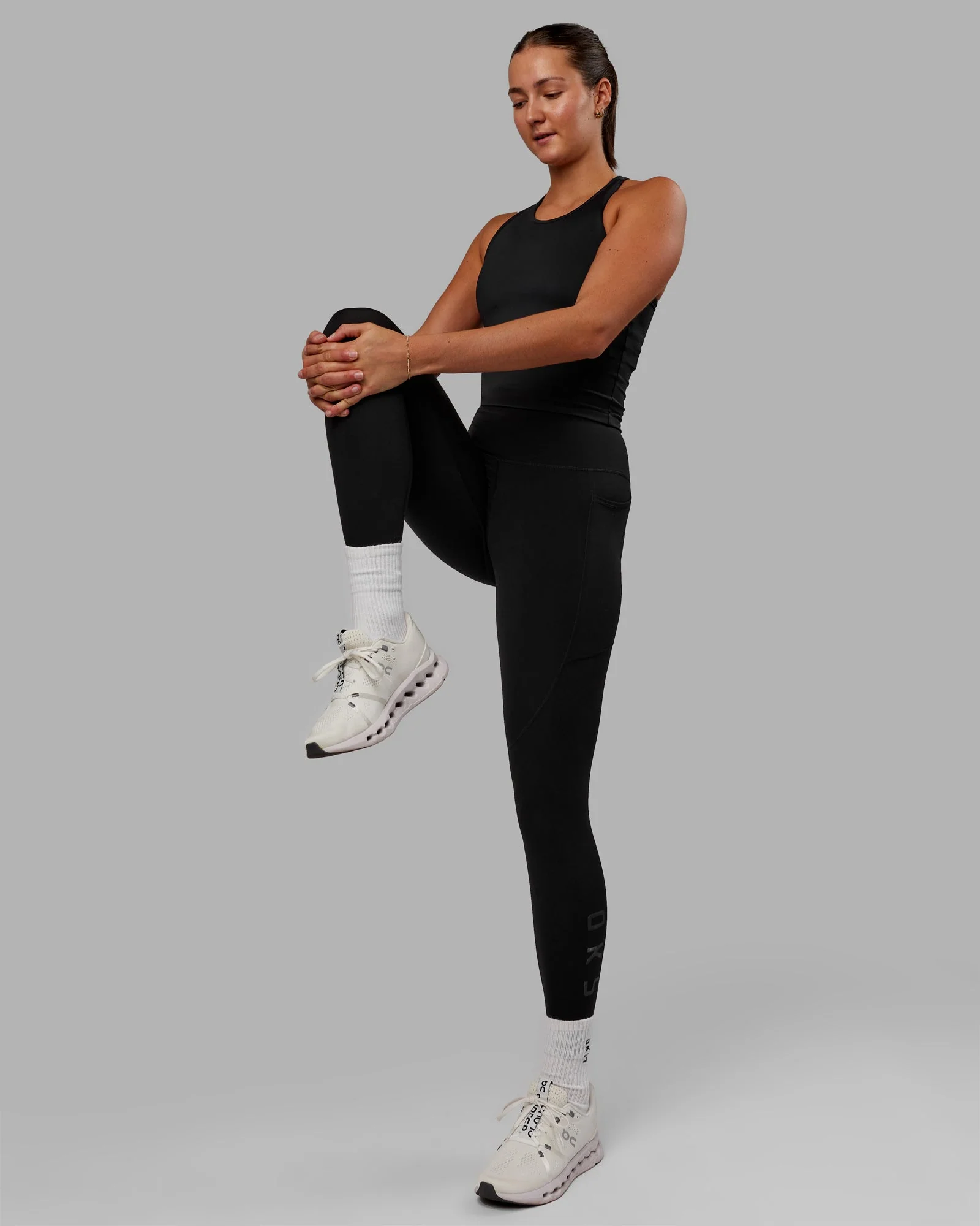 14252-flow-performance-tank-with-shelf-bra-black-4.webp Flow Performance Tank With Shelf Bra - Black