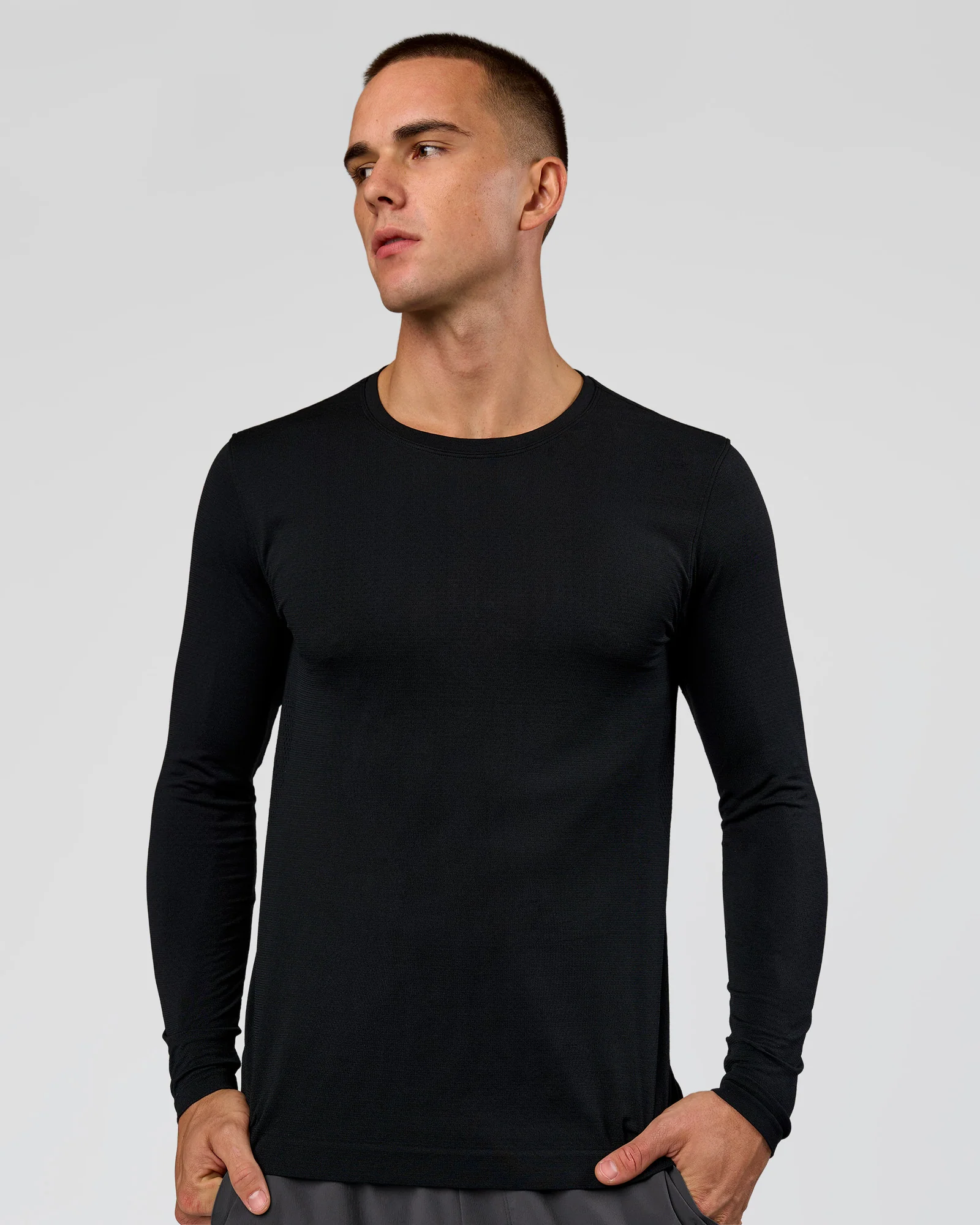 1433-aeroflx-seamless-long-sleeve-tee-set-in-sleeve-black-black-1.webp AeroFLX+ Seamless Long Sleeve Tee (Set in Sleeve) - Black/Black