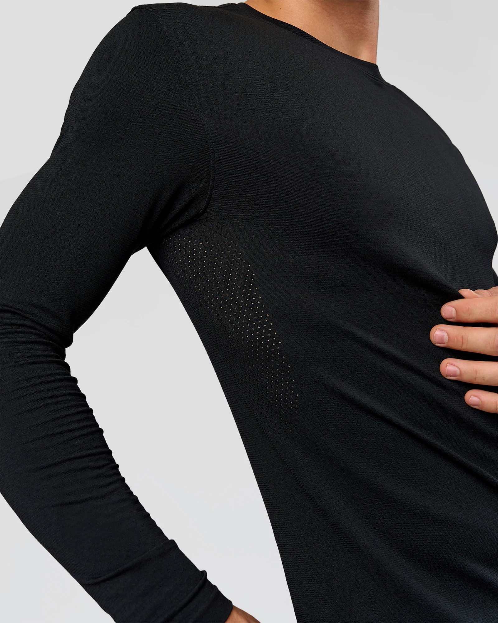AeroFLX+ Seamless Long Sleeve Tee (Set in Sleeve) - Black/Black