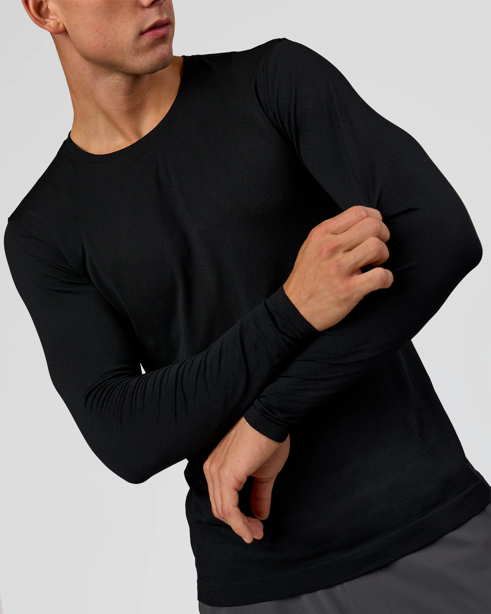 AeroFLX+ Seamless Long Sleeve Tee (Set in Sleeve) - Black/Black