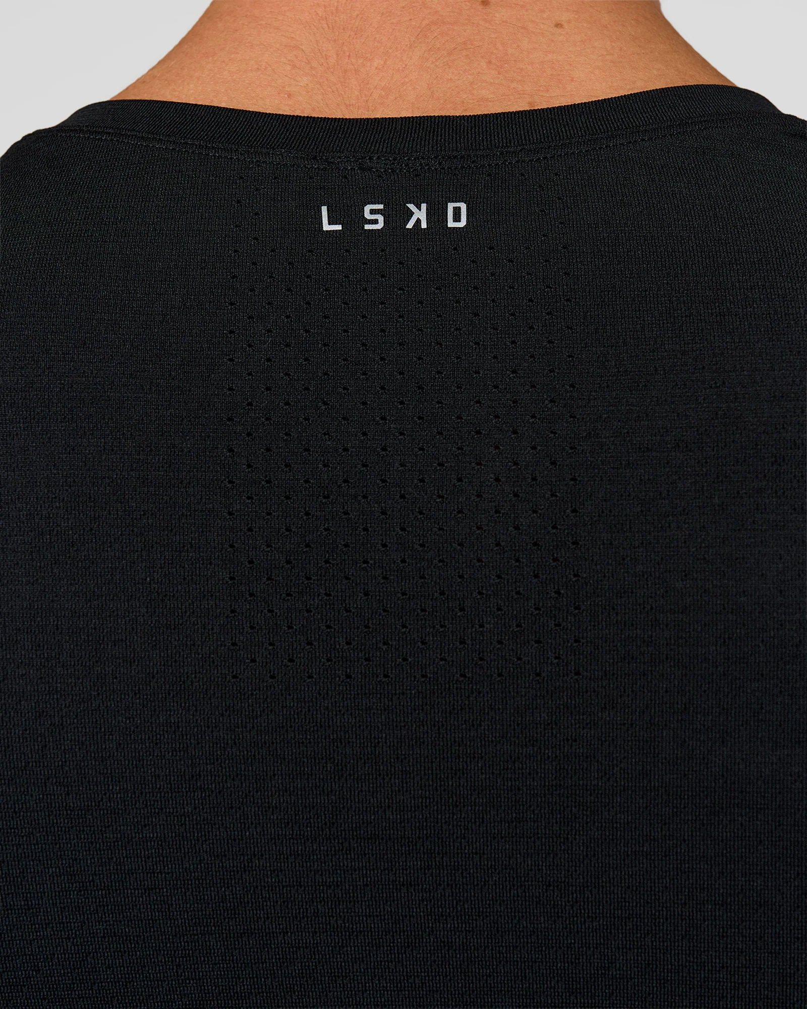 AeroFLX+ Seamless Long Sleeve Tee (Set in Sleeve) - Black/Black