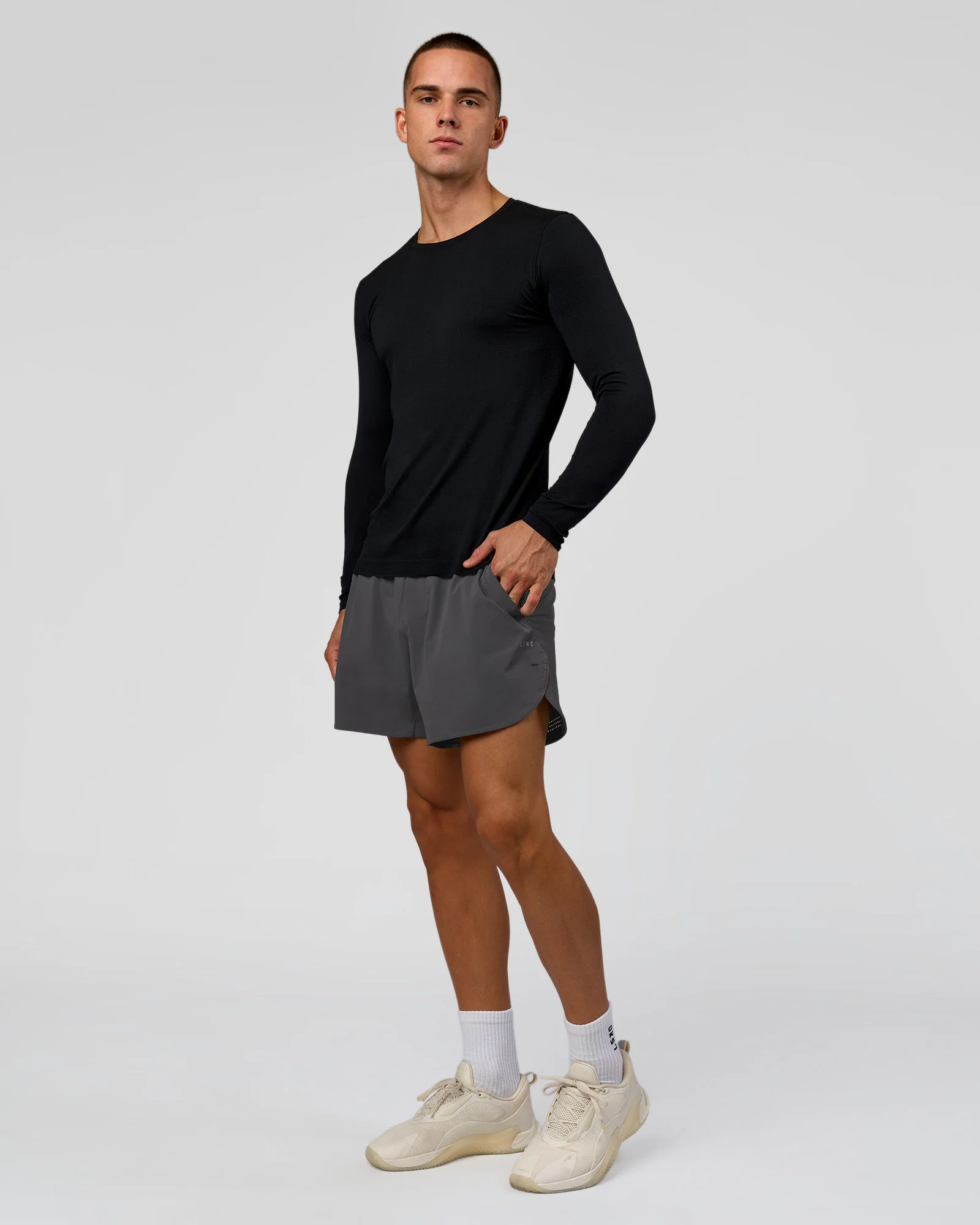 AeroFLX+ Seamless Long Sleeve Tee (Set in Sleeve) - Black/Black