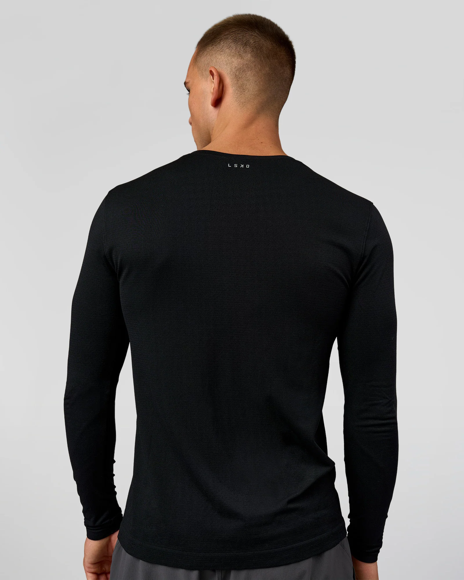 AeroFLX+ Seamless Long Sleeve Tee (Set in Sleeve) - Black/Black