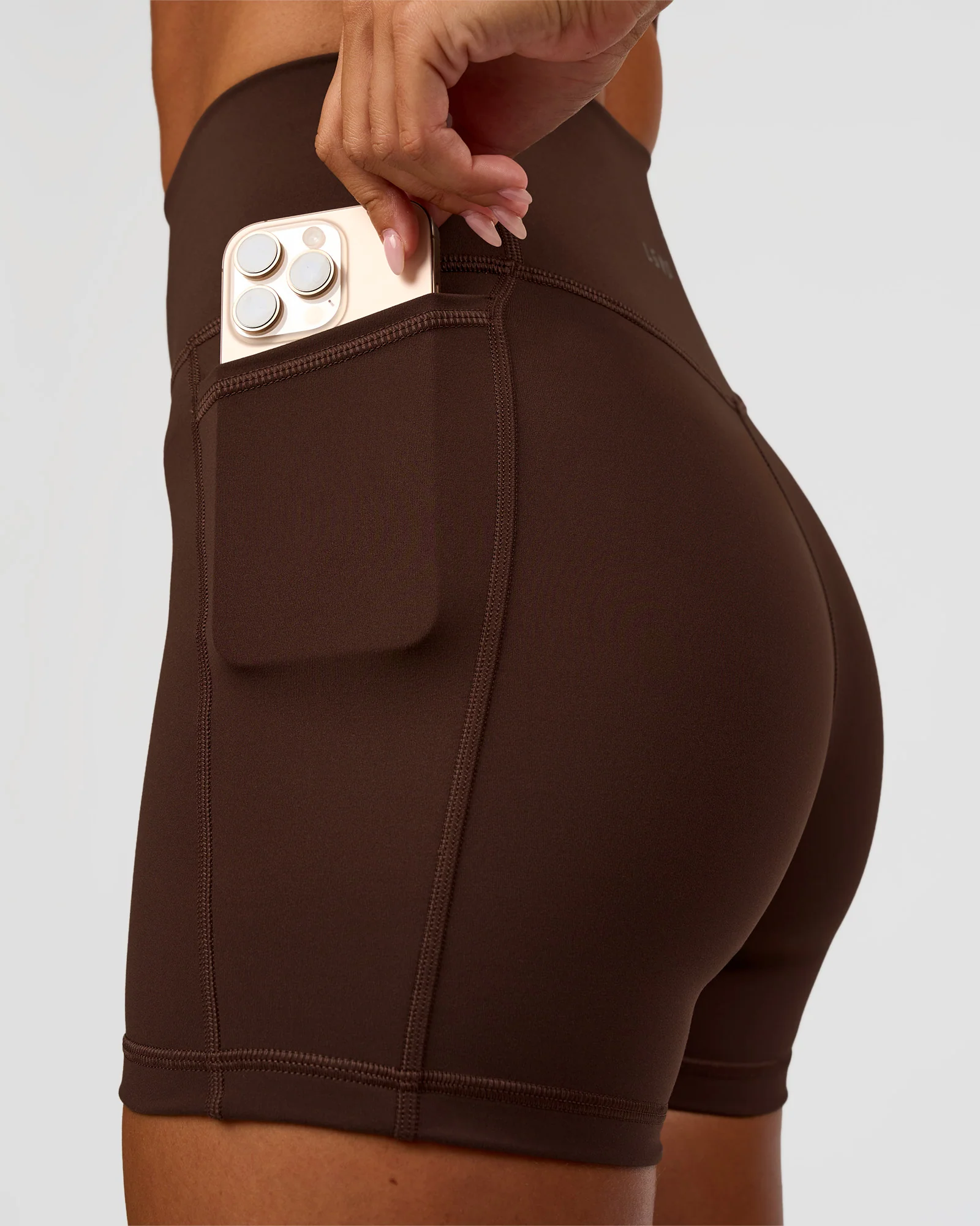 Fusion Ultra High-Rise 4" Short Pockets - Hot Chocolate