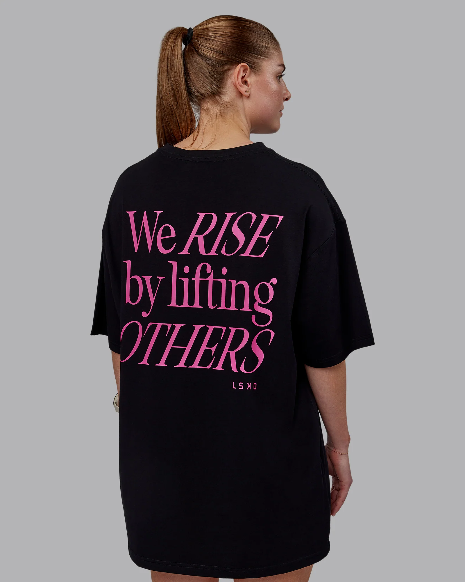 14843-unisex-lift-up-flxcotton-tee-oversize-black-fuschia-pink-2.webp Unisex Lift-Up FLXCotton Tee Oversize - Black-Fuschia Pink