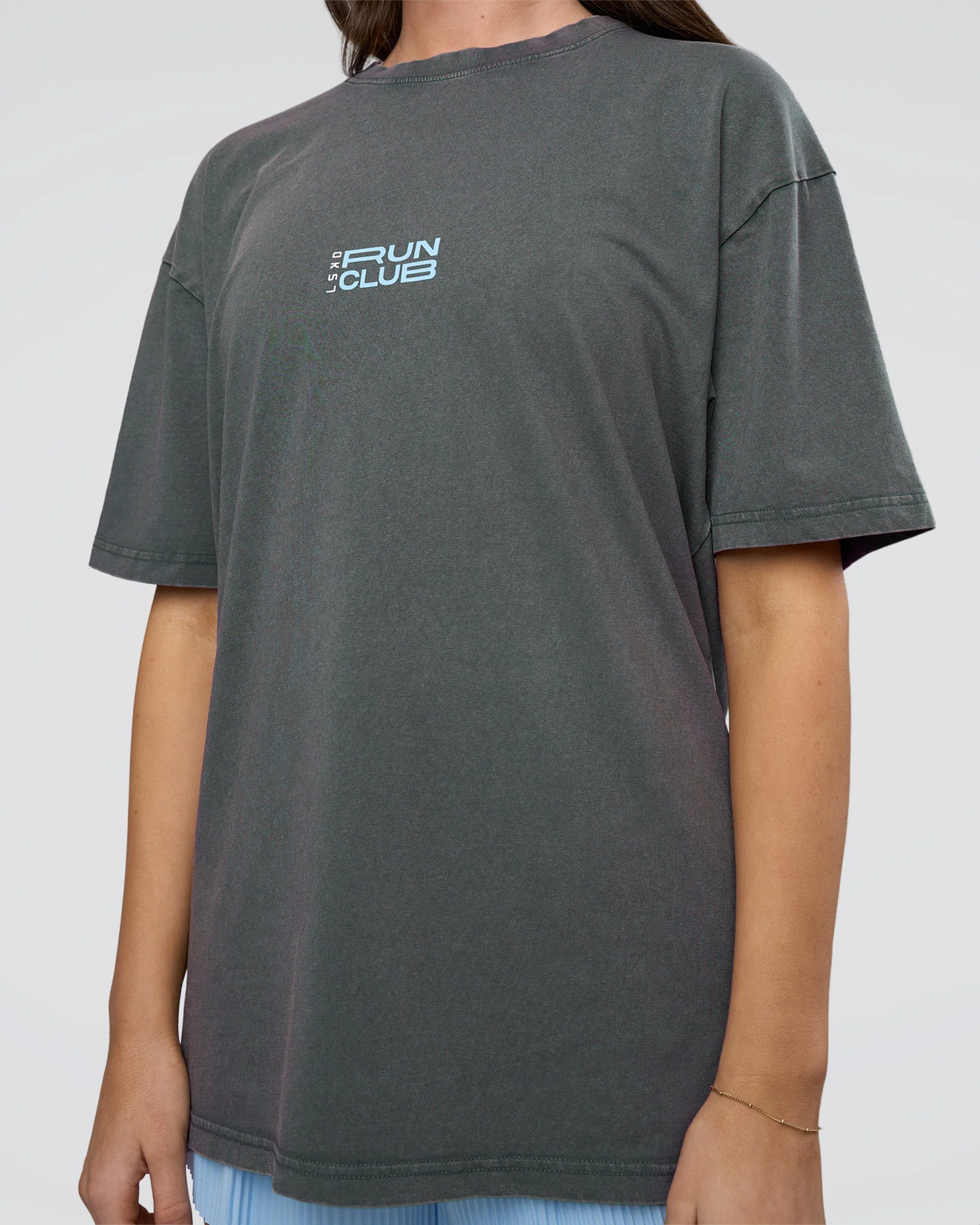 15168-runner-s-flxcotton-oversized-tee-dark-storm-washed-open-air-10.webp Runner's FLXCotton Oversized Tee - Dark Storm Washed-Open Air