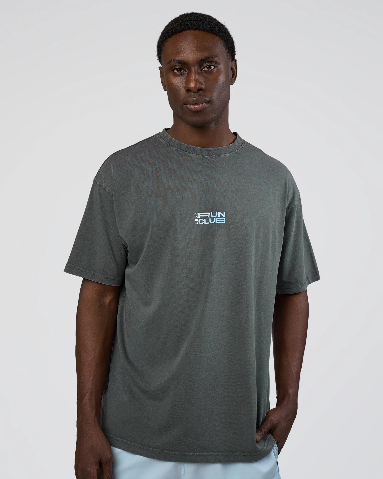 15168-runner-s-flxcotton-oversized-tee-dark-storm-washed-open-air-3.webp Runner's FLXCotton Oversized Tee - Dark Storm Washed-Open Air