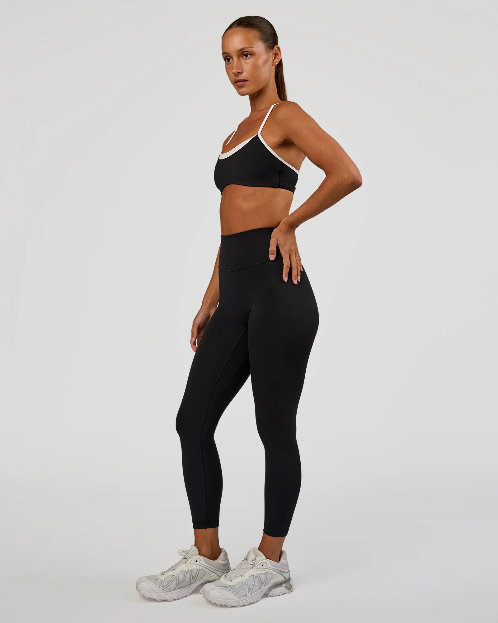 15221-tempo-sports-bra-black-white-3.webp Tempo Sports Bra - Black-White
