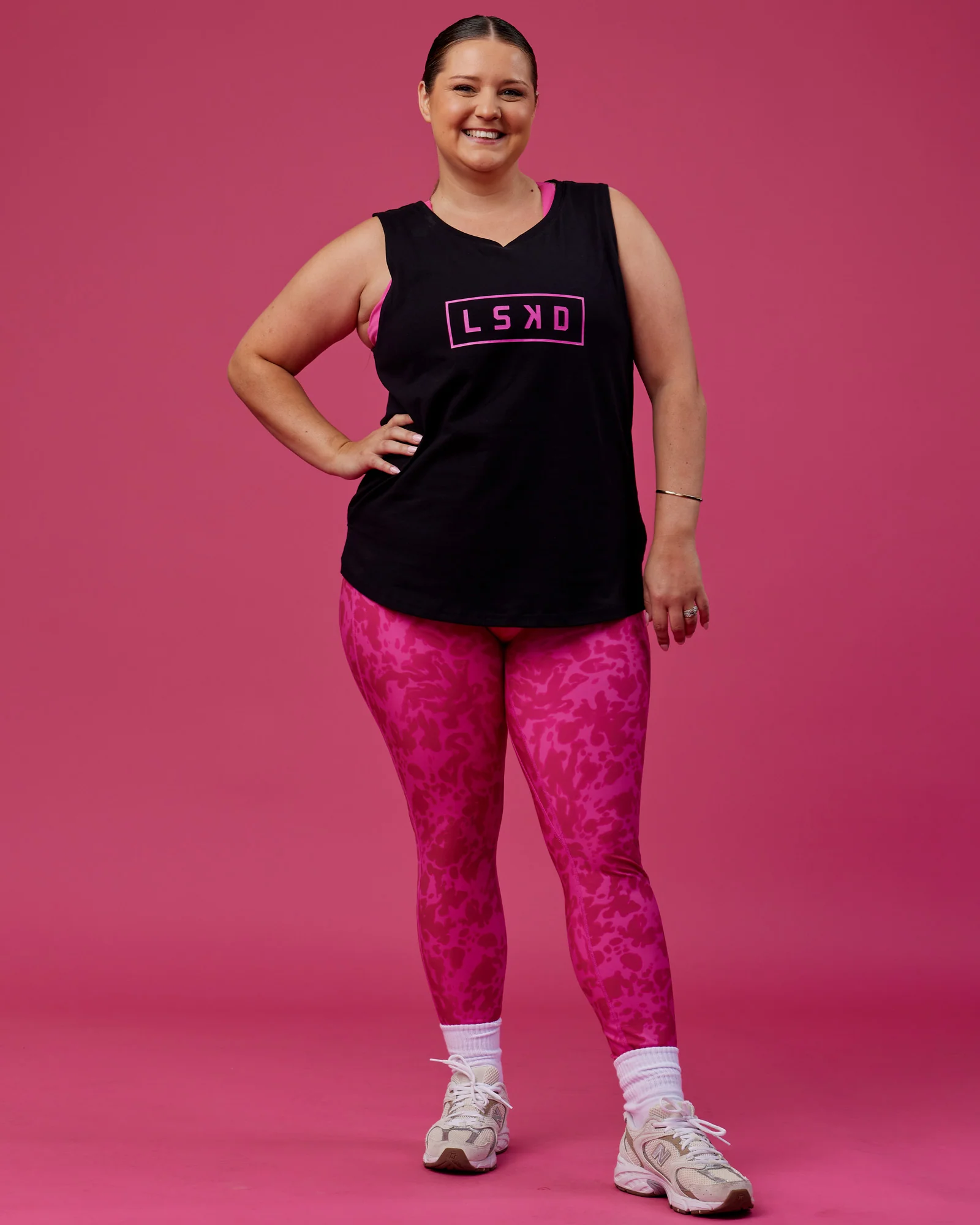 15266-luna-flxcotton-longline-tank-black-ultra-pink-1.webp Luna FLXCotton Longline Tank - Black-Ultra Pink