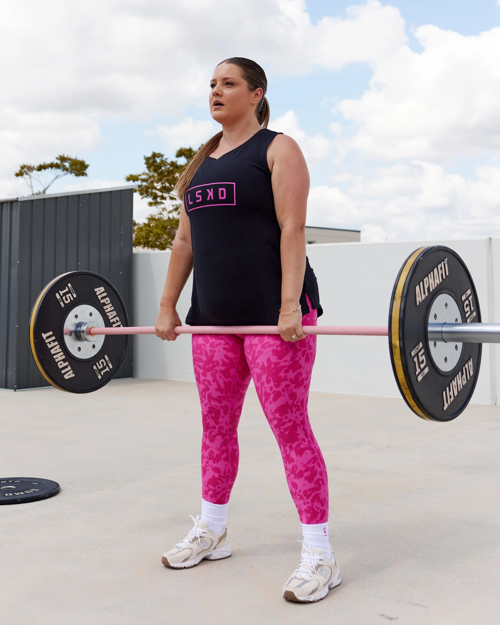15266-luna-flxcotton-longline-tank-black-ultra-pink-4.webp Luna FLXCotton Longline Tank - Black-Ultra Pink