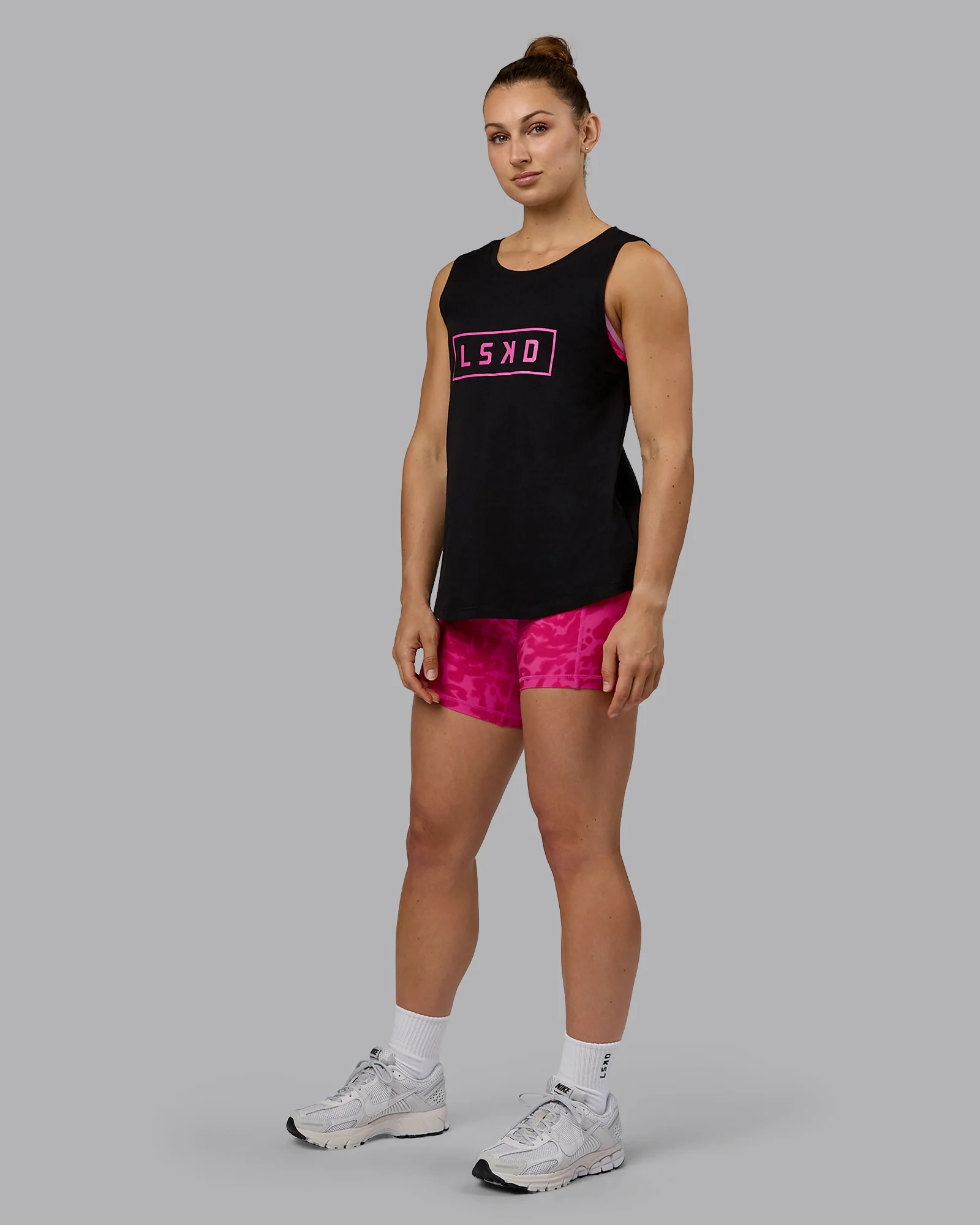15266-luna-flxcotton-longline-tank-black-ultra-pink-5.webp Luna FLXCotton Longline Tank - Black-Ultra Pink