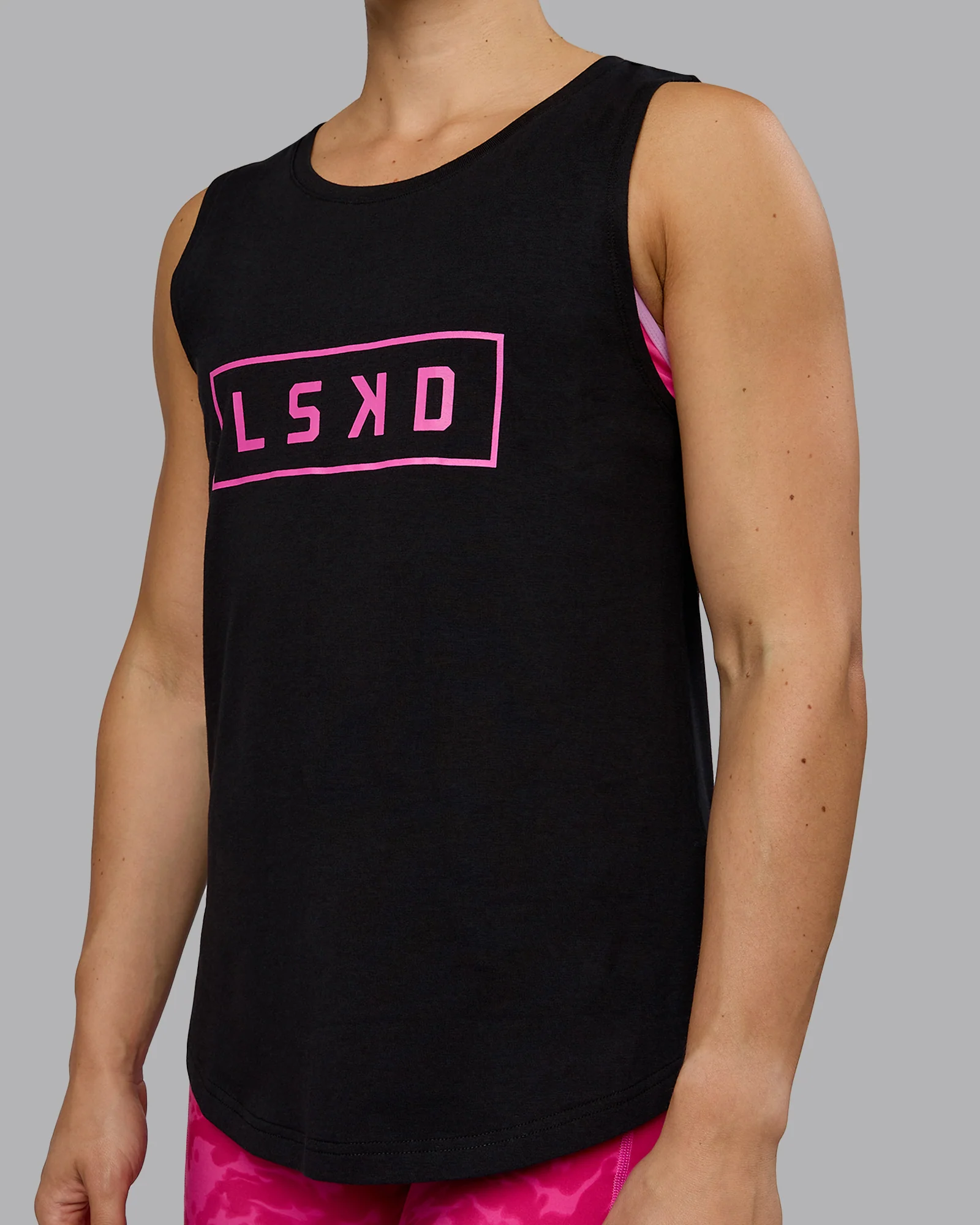 15266-luna-flxcotton-longline-tank-black-ultra-pink-6.webp Luna FLXCotton Longline Tank - Black-Ultra Pink