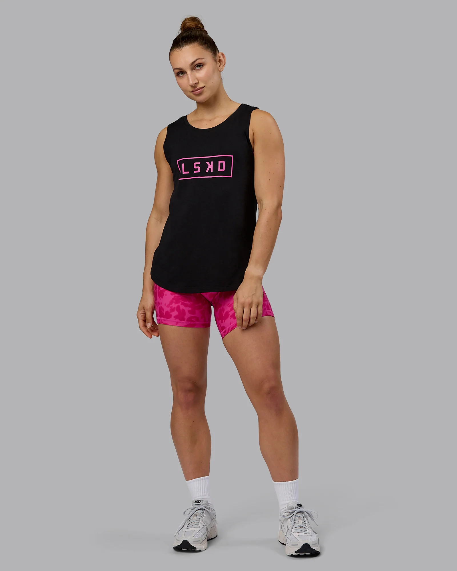 15266-luna-flxcotton-longline-tank-black-ultra-pink-7.webp Luna FLXCotton Longline Tank - Black-Ultra Pink