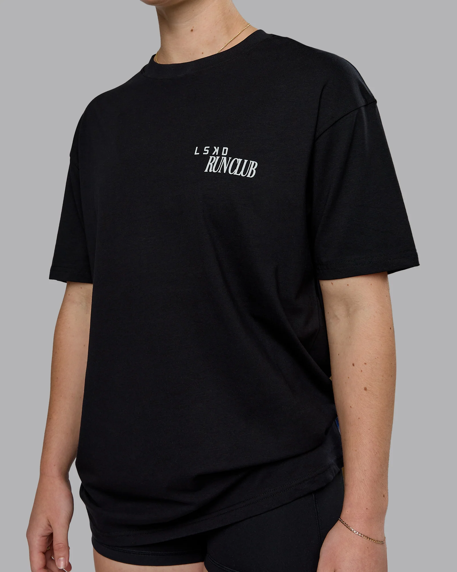 15385-run-love-flxcotton-oversized-tee-black-reflective-9.webp Run Love FLXCotton Oversized Tee - Black-Reflective