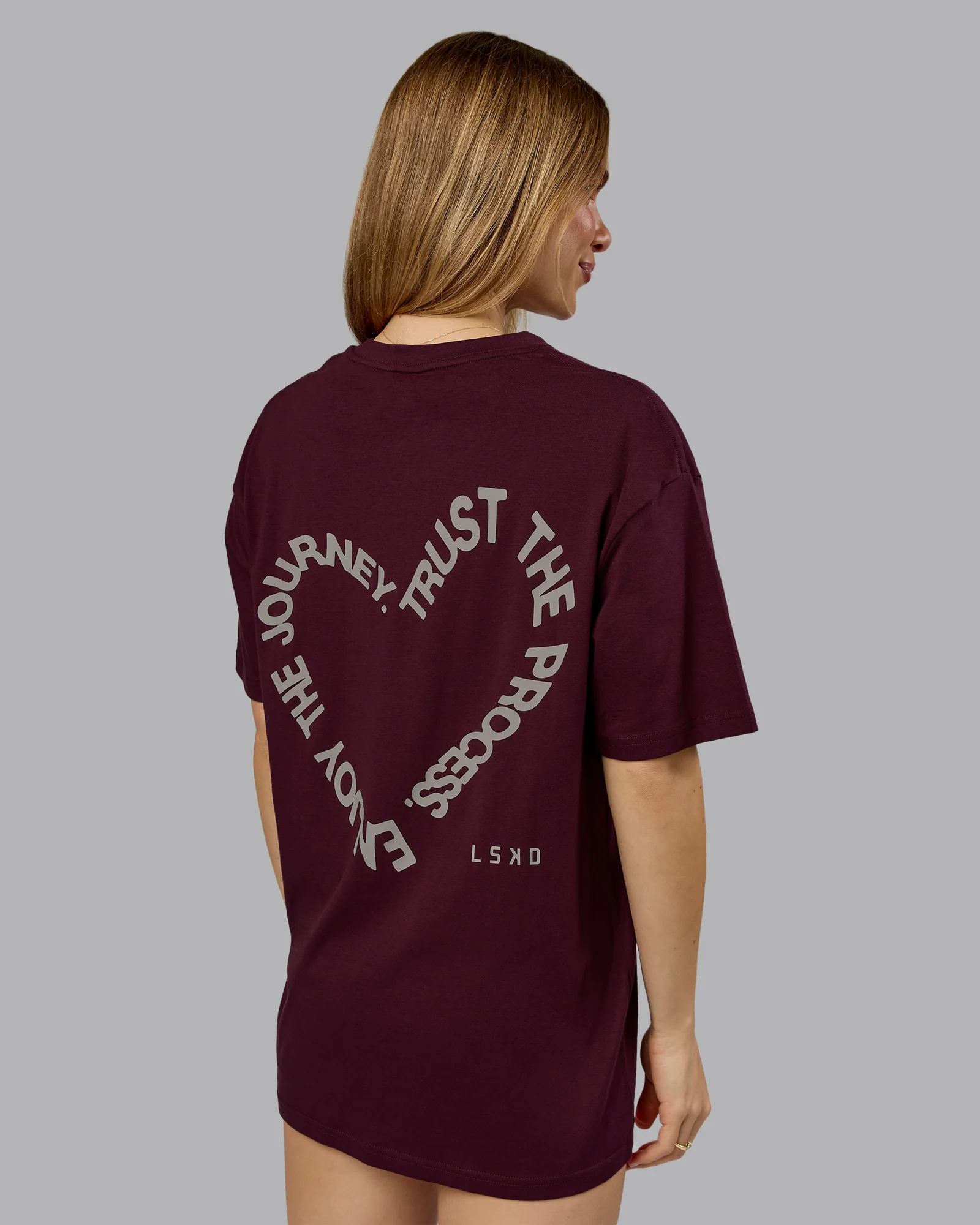 15538-love-the-process-flxcotton-oversize-tee-cherry-lacquer-shale-beige-2.webp Love The Process FLXCotton Oversize Tee - Cherry Lacquer-Shale Beige