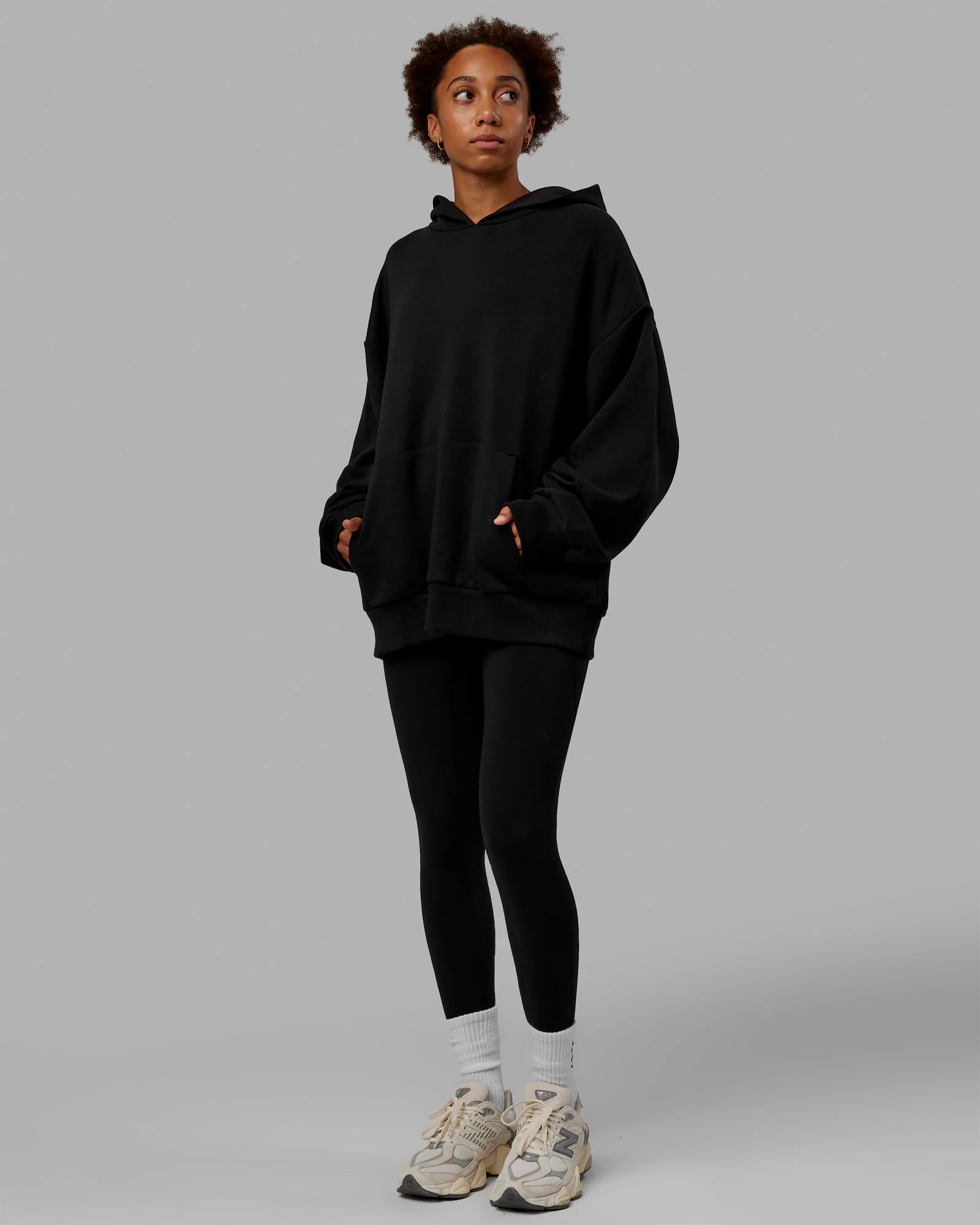 15556-love-the-run-hoodie-oversize-black-white-5.webp Love The Run Hoodie Oversize - Black-White