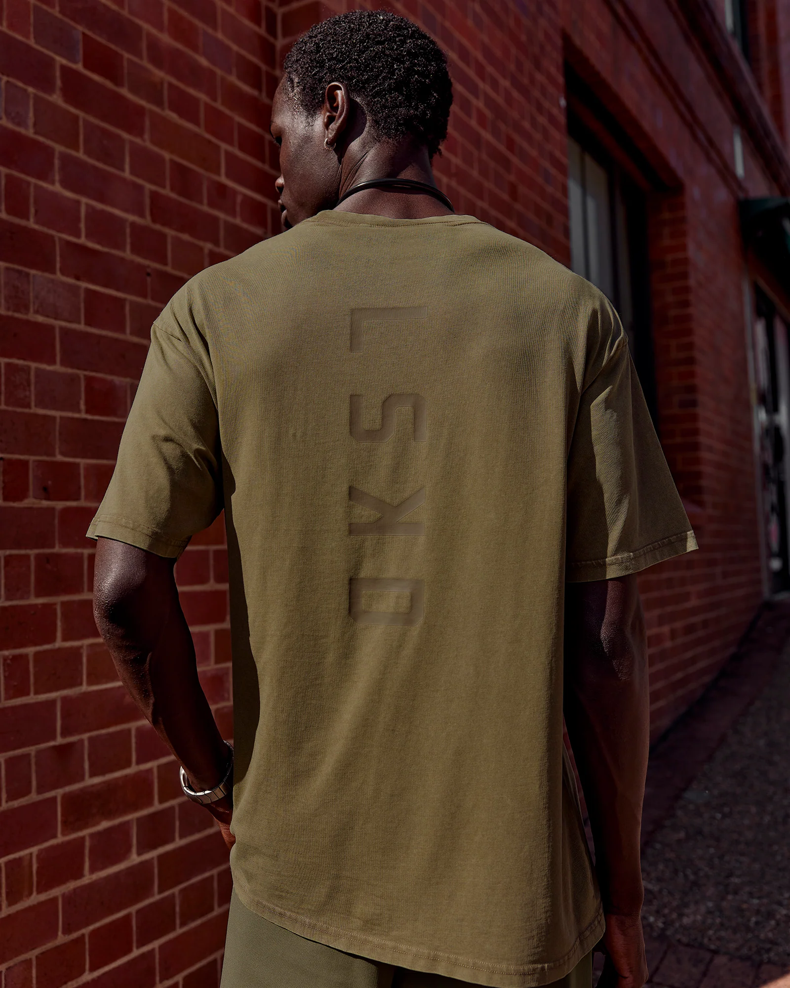 1556-shadow-mode-flxcotton-oversized-tee-walnut-grey-washed-2.webp Shadow Mode FLXCotton Oversized Tee - Walnut Grey Washed