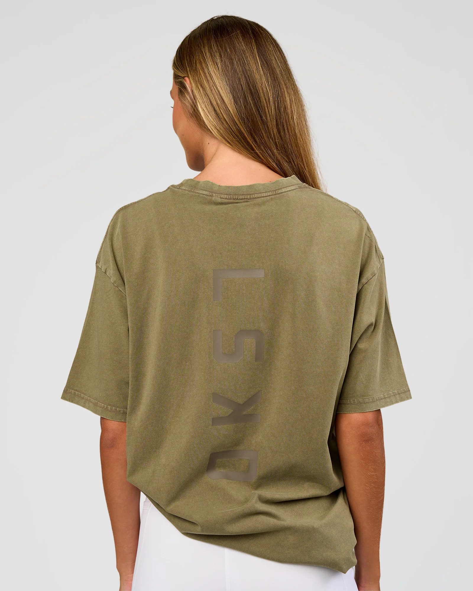 1556-shadow-mode-flxcotton-oversized-tee-walnut-grey-washed-4.webp Shadow Mode FLXCotton Oversized Tee - Walnut Grey Washed