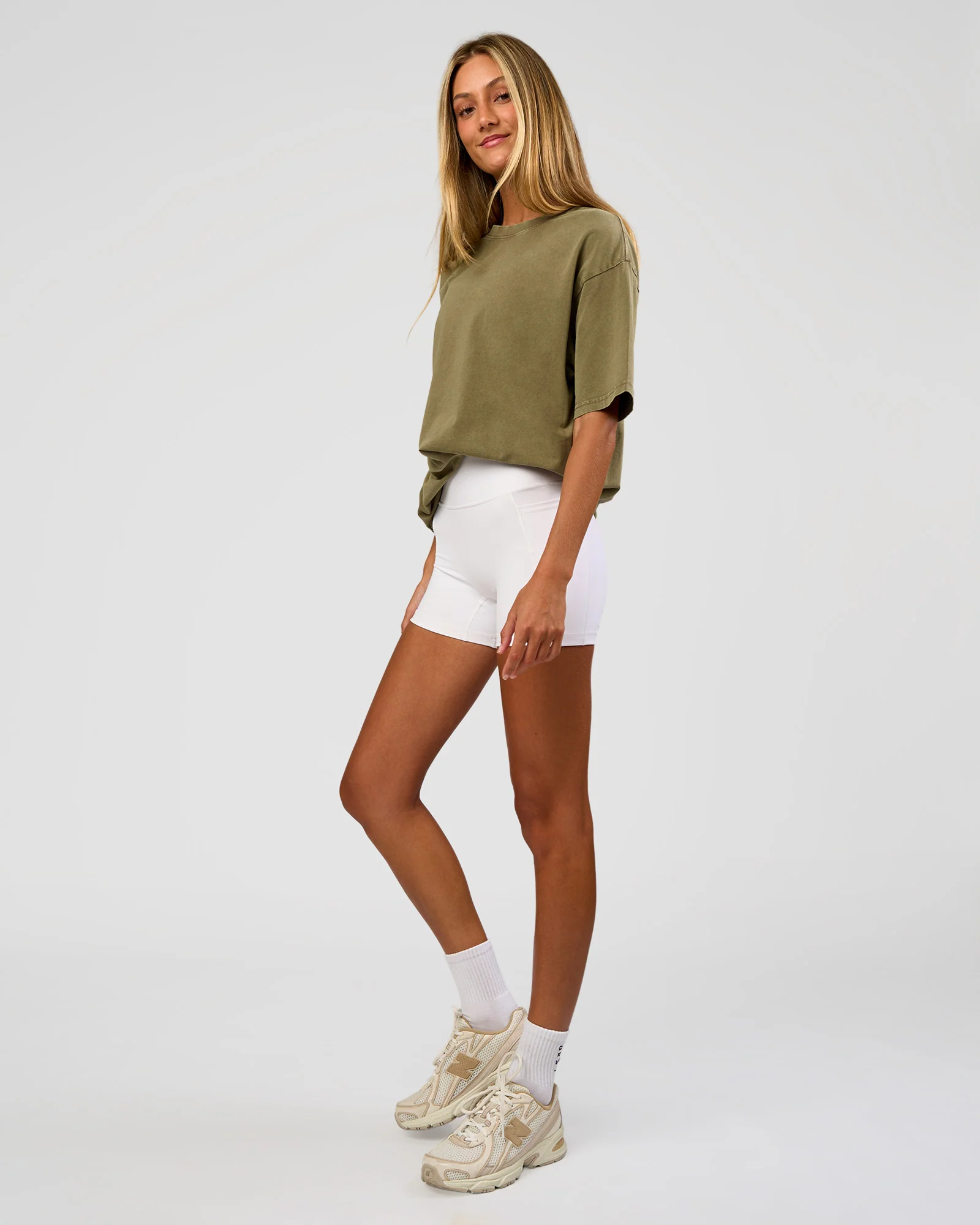 1556-shadow-mode-flxcotton-oversized-tee-walnut-grey-washed-9.webp Shadow Mode FLXCotton Oversized Tee - Walnut Grey Washed