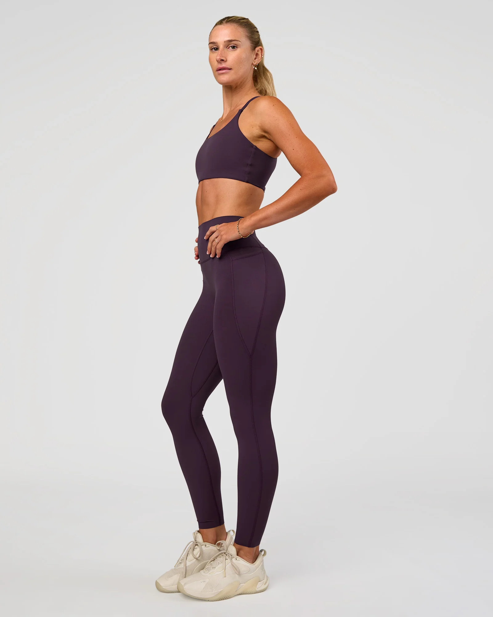 15664-elixir-ultra-high-rise-full-length-legging-pockets-midnight-plum-7.webp Elixir Ultra High-Rise Full Length Legging Pockets - Midnight Plum