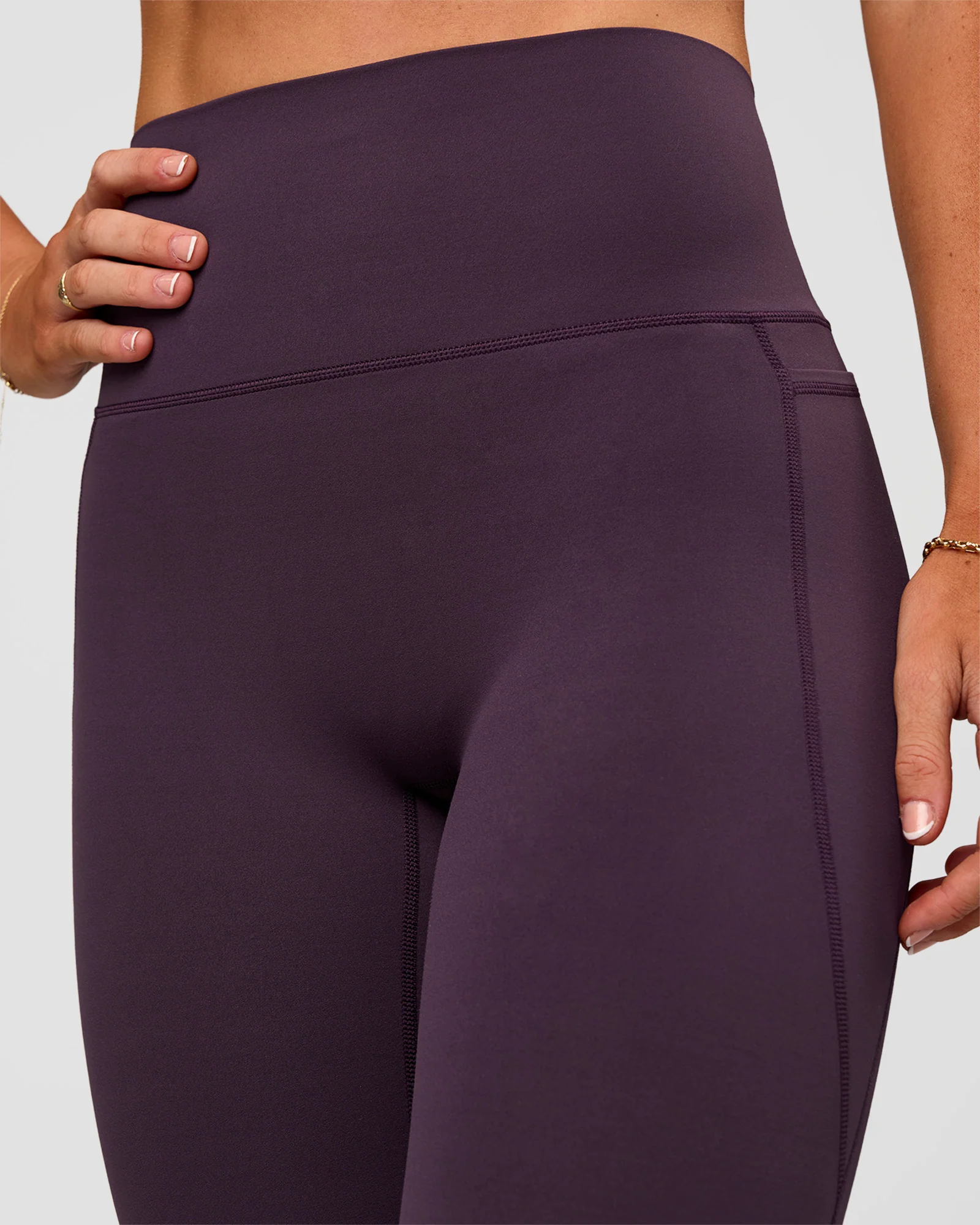 15664-elixir-ultra-high-rise-full-length-legging-pockets-midnight-plum-9.webp Elixir Ultra High-Rise Full Length Legging Pockets - Midnight Plum