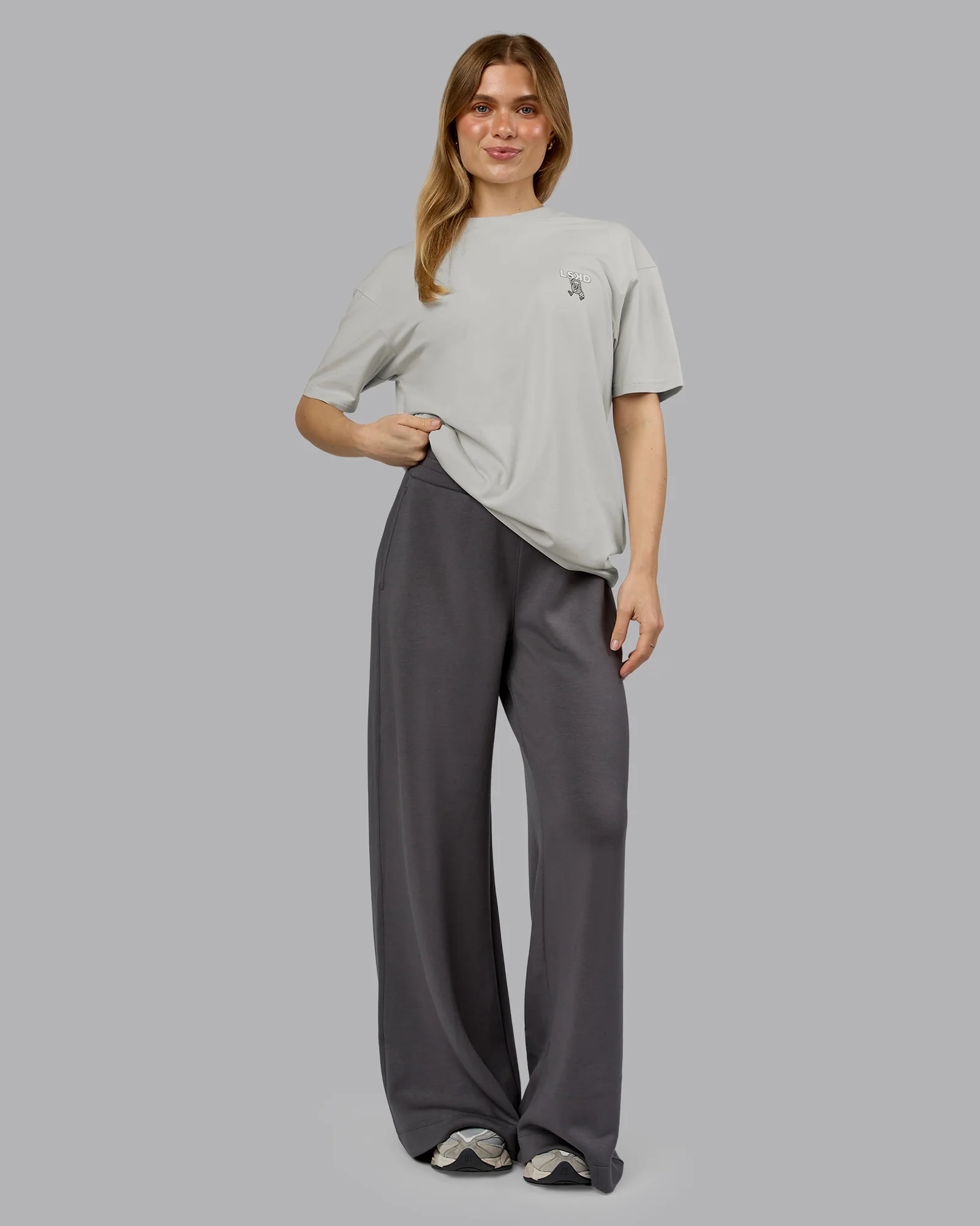 15691-perspective-flxcotton-oversized-tee-digital-mist-white-10.webp Perspective FLXCotton Oversized Tee - Digital Mist-White