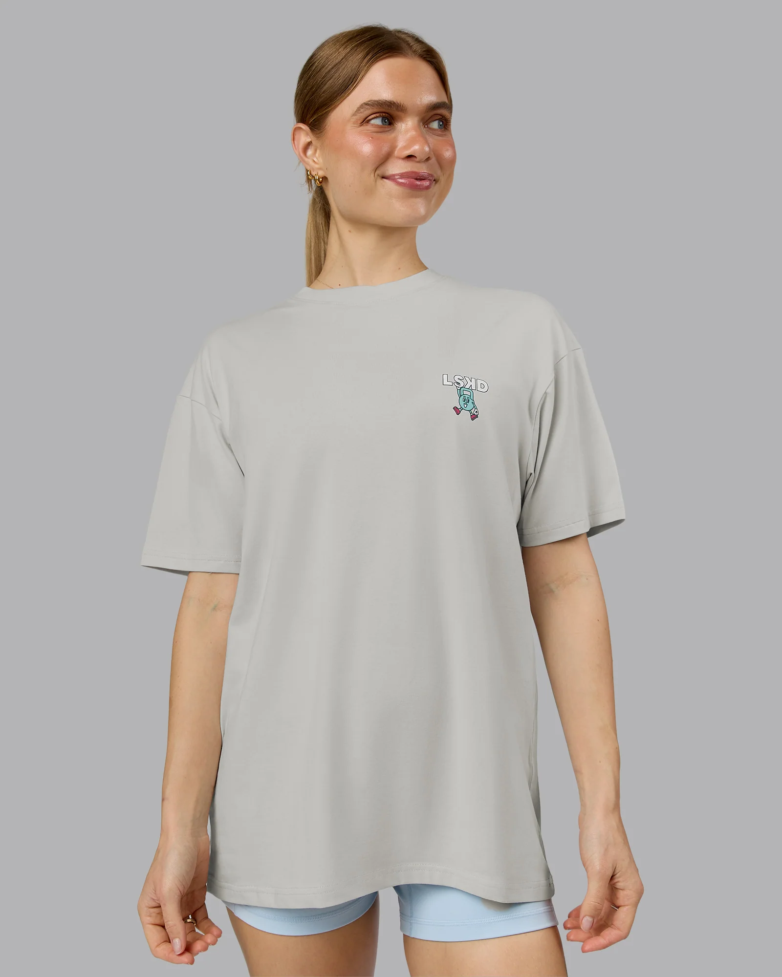 15691-perspective-flxcotton-oversized-tee-digital-mist-white-3.webp Perspective FLXCotton Oversized Tee - Digital Mist-White