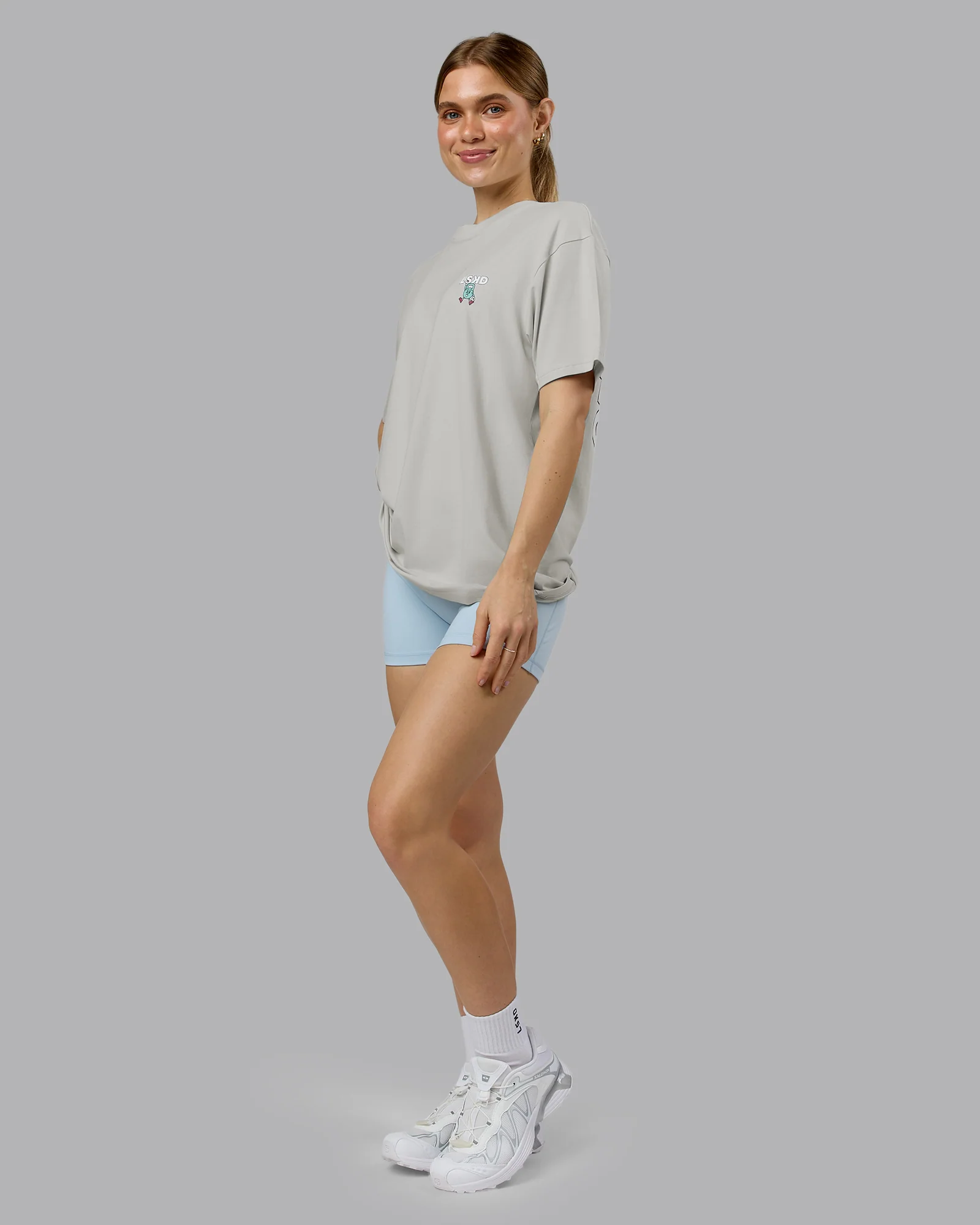 15691-perspective-flxcotton-oversized-tee-digital-mist-white-5.webp Perspective FLXCotton Oversized Tee - Digital Mist-White
