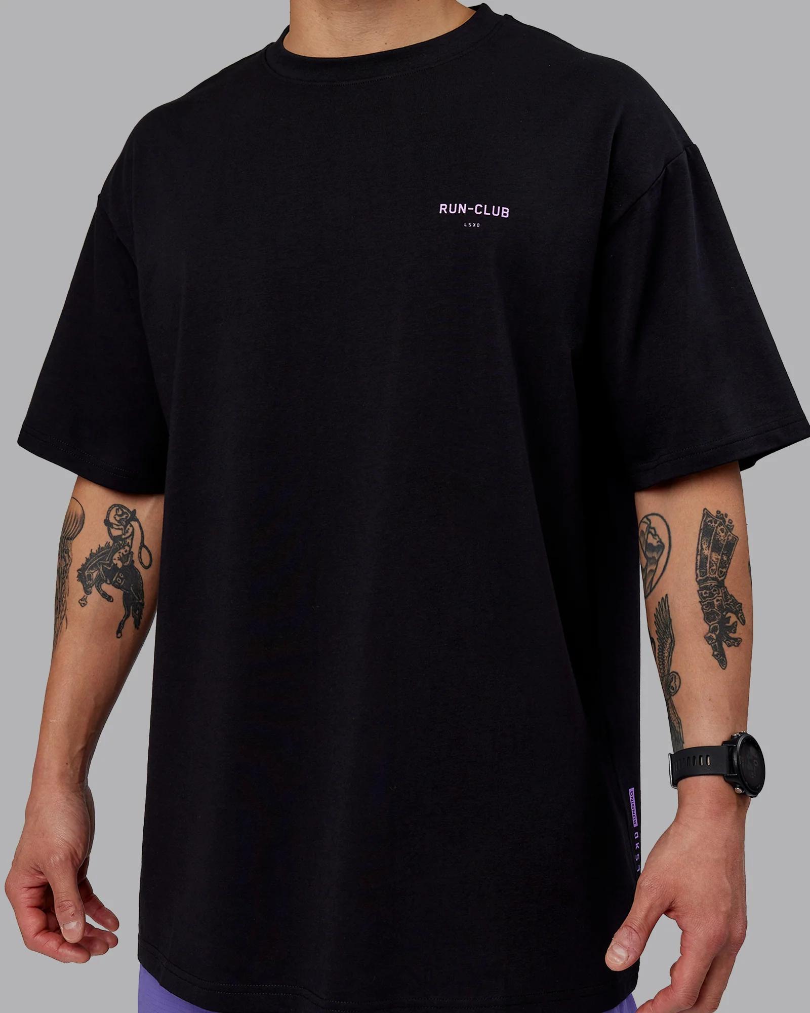 15753-run-club-flxcotton-tee-oversize-black-purple-swirl-8.webp RUN CLUB FLXCotton Tee Oversize - Black-Purple Swirl