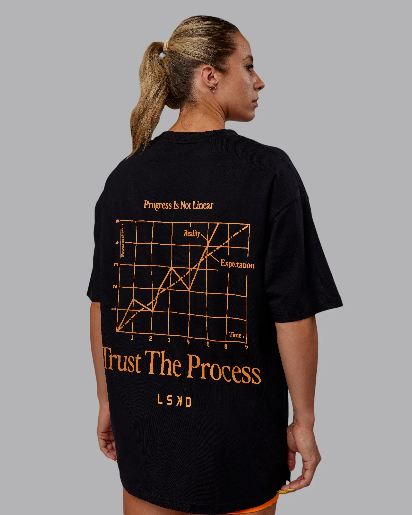 15780-trust-the-process-2.0-flxcotton-tee-oversize-black-vibrant-orange-2.webp Trust The Process 2.0 FLXCotton Tee Oversize - Black-Vibrant Orange
