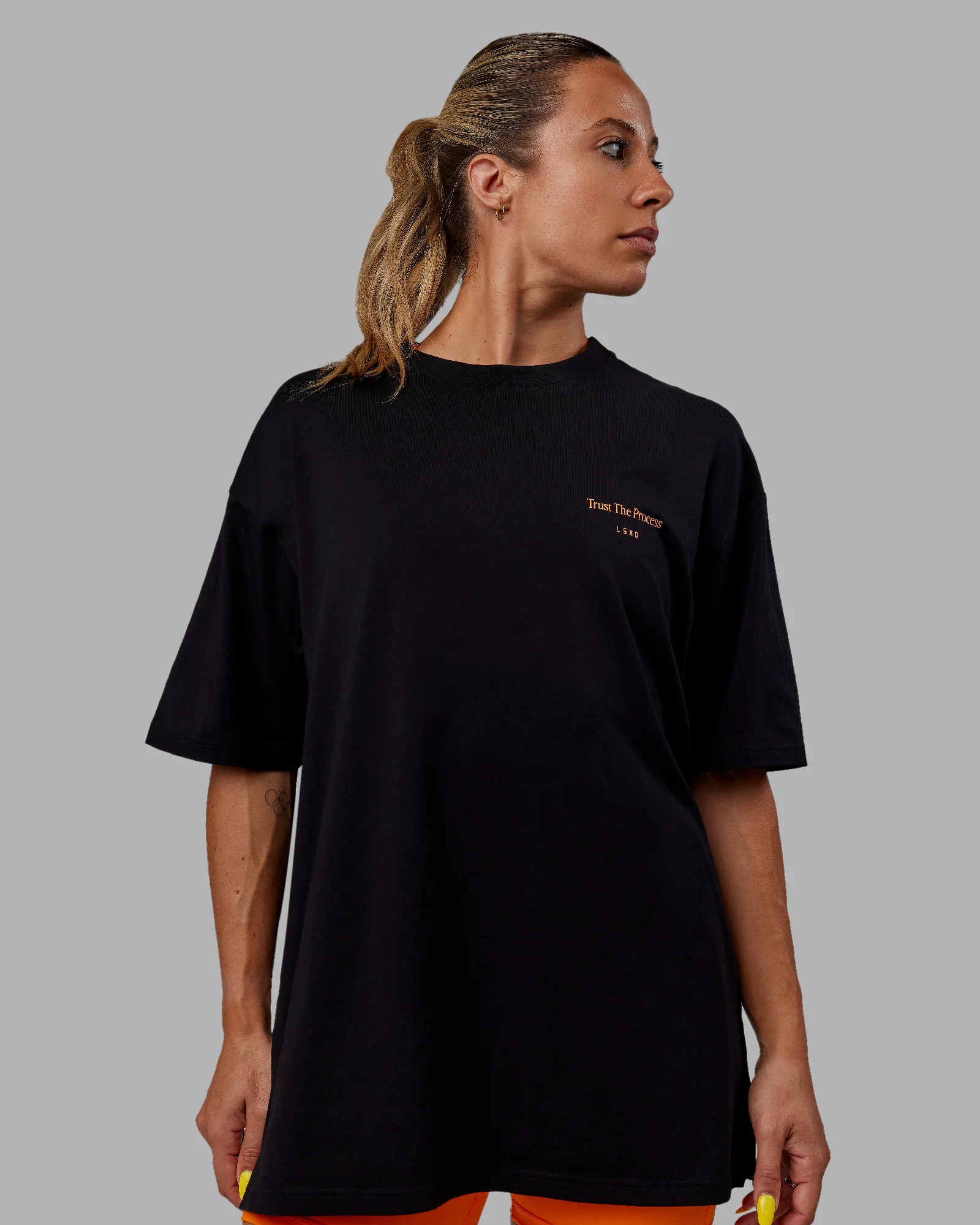15780-trust-the-process-2.0-flxcotton-tee-oversize-black-vibrant-orange-4.webp Trust The Process 2.0 FLXCotton Tee Oversize - Black-Vibrant Orange