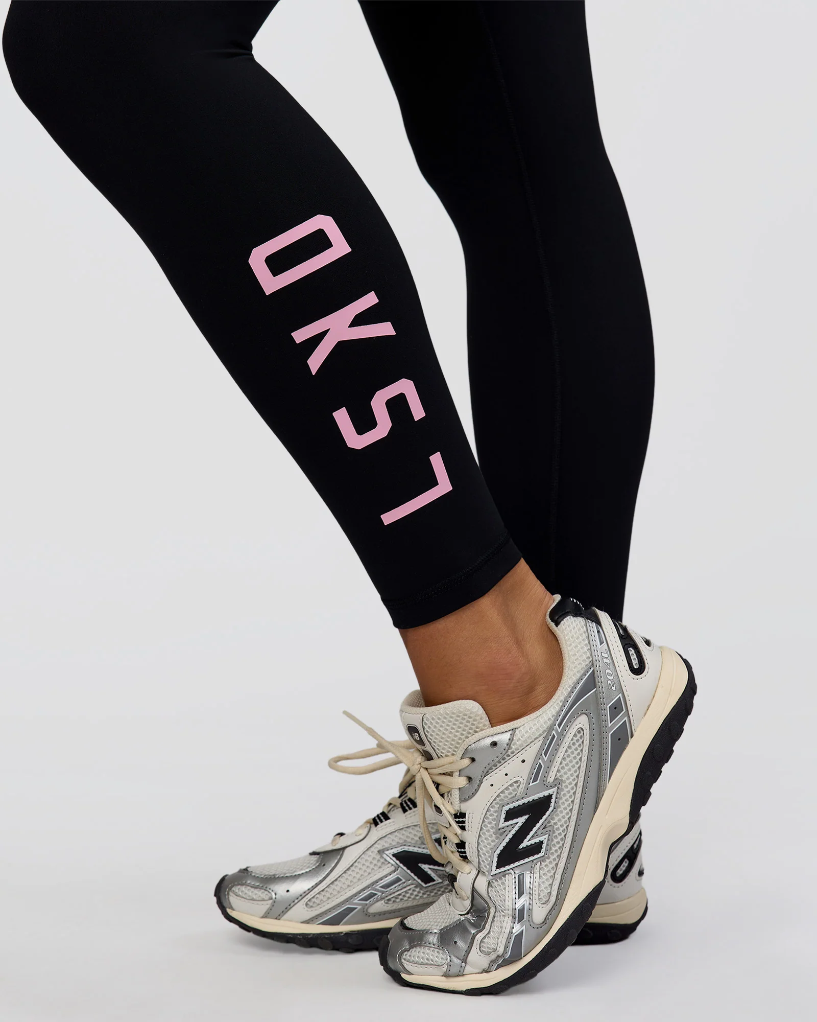 1652-rep-ultra-high-rise-full-length-legging-pockets-black-marshmallow-4.webp Rep Ultra High-Rise Full Length Legging Pockets - Black-Marshmallow