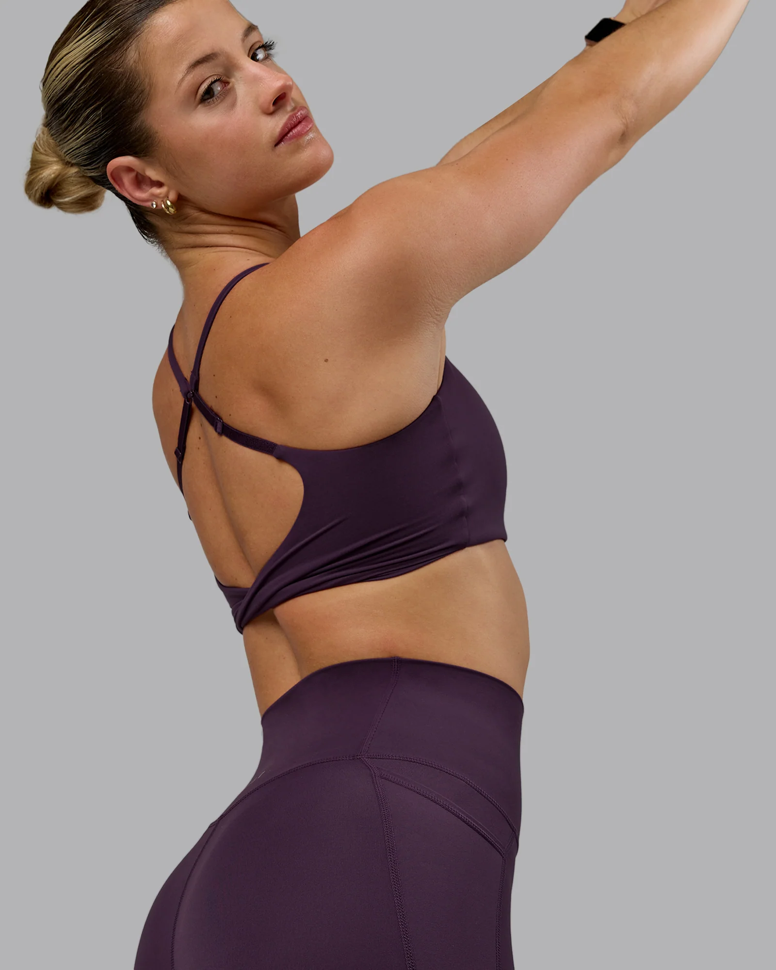 16559-o.g.-twist-sports-bra-midnight-plum-5.webp O.G. Twist Sports Bra - Midnight Plum