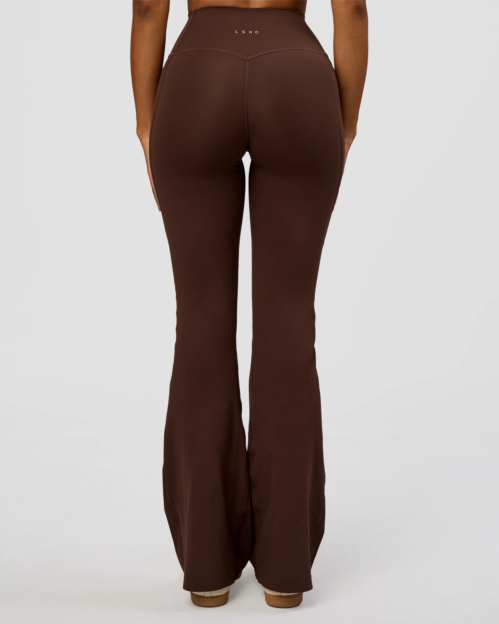 166-fusion-v-contour-high-rise-flared-legging-pockets-hot-chocolate-3.webp Fusion V-Contour High-Rise Flared Legging Pockets - Hot Chocolate