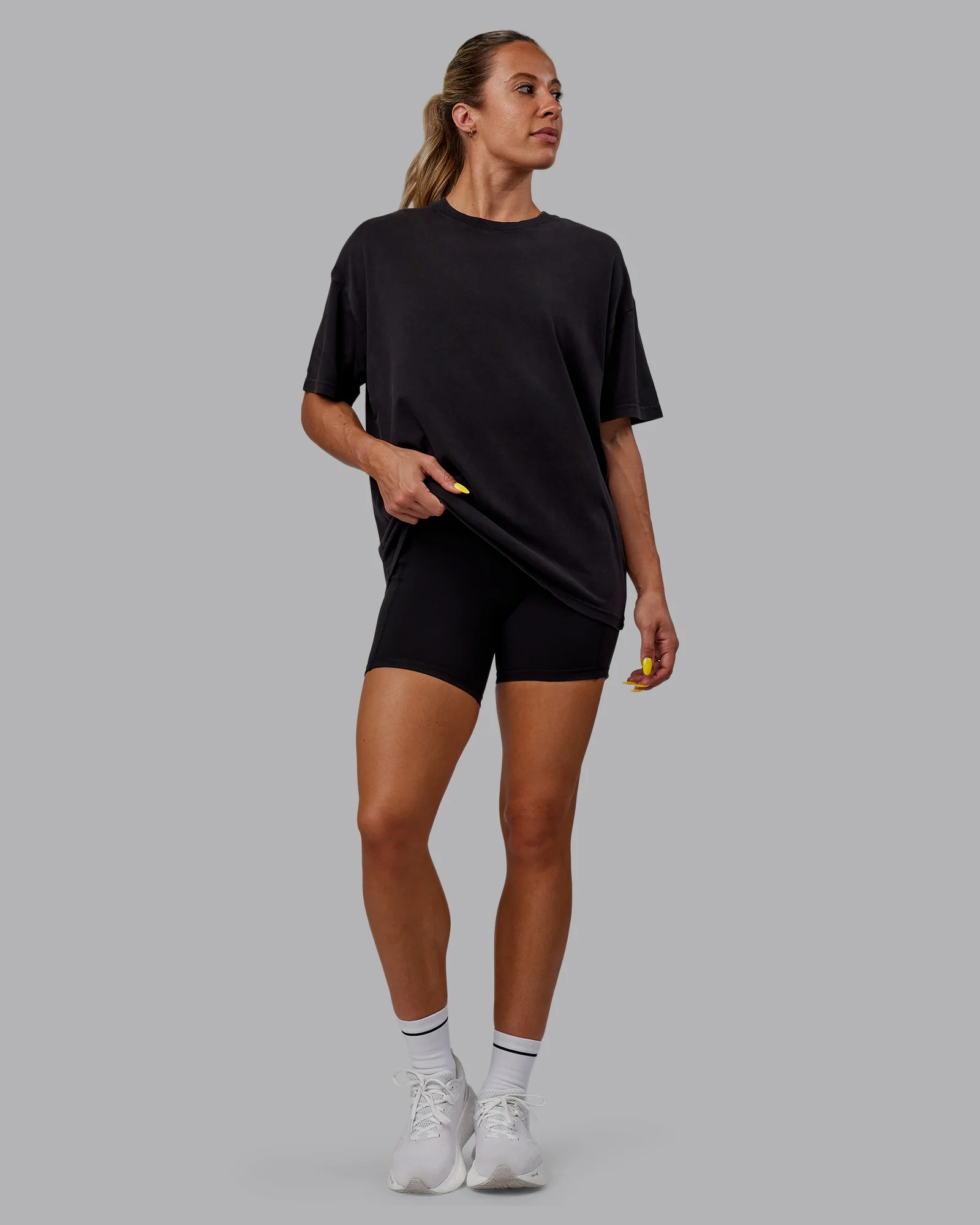 1661-pressure-washed-heavyweight-oversize-tee-black-white-11.webp Pressure Washed Heavyweight Oversize Tee - Black-White