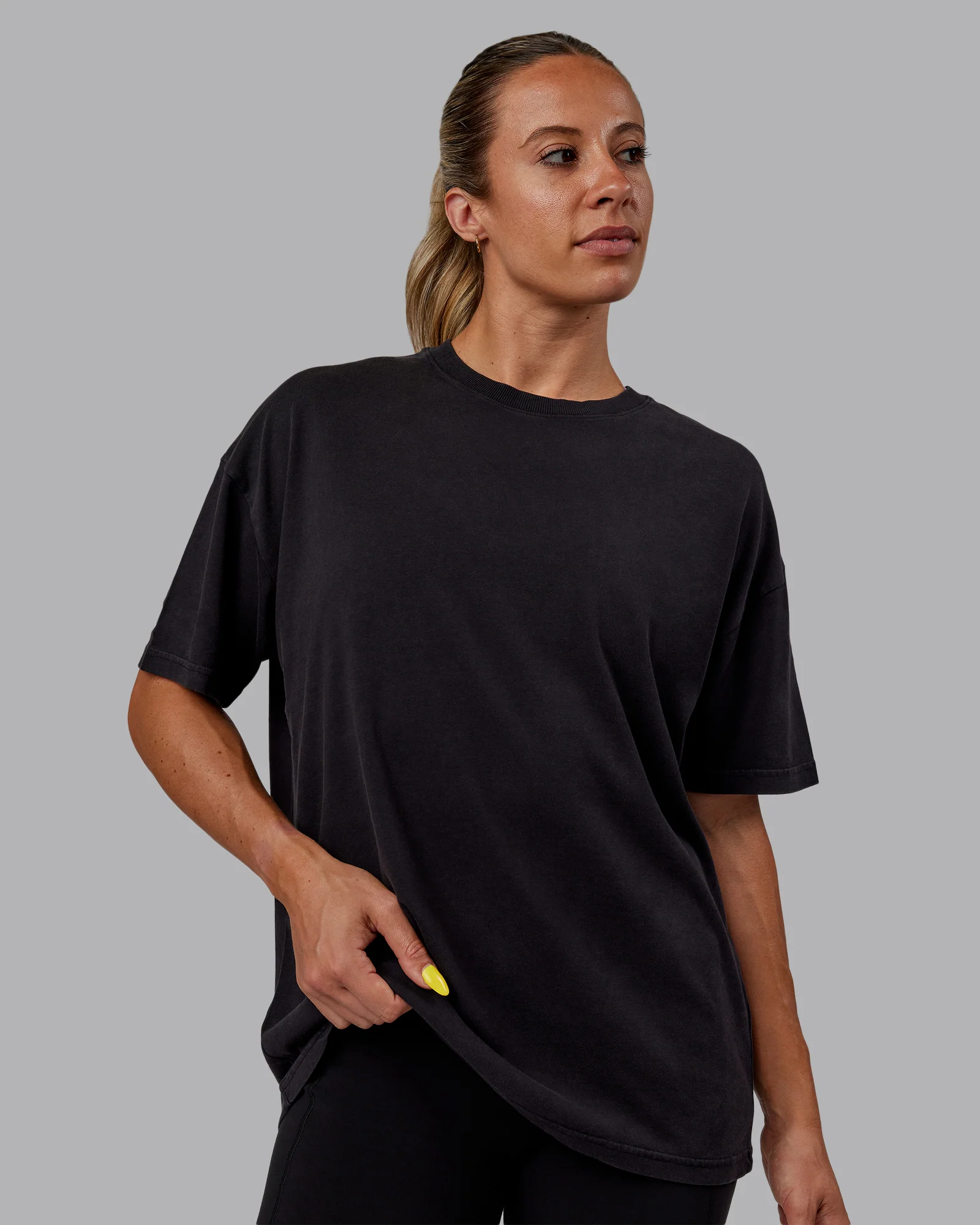 1661-pressure-washed-heavyweight-oversize-tee-black-white-5.webp Pressure Washed Heavyweight Oversize Tee - Black-White