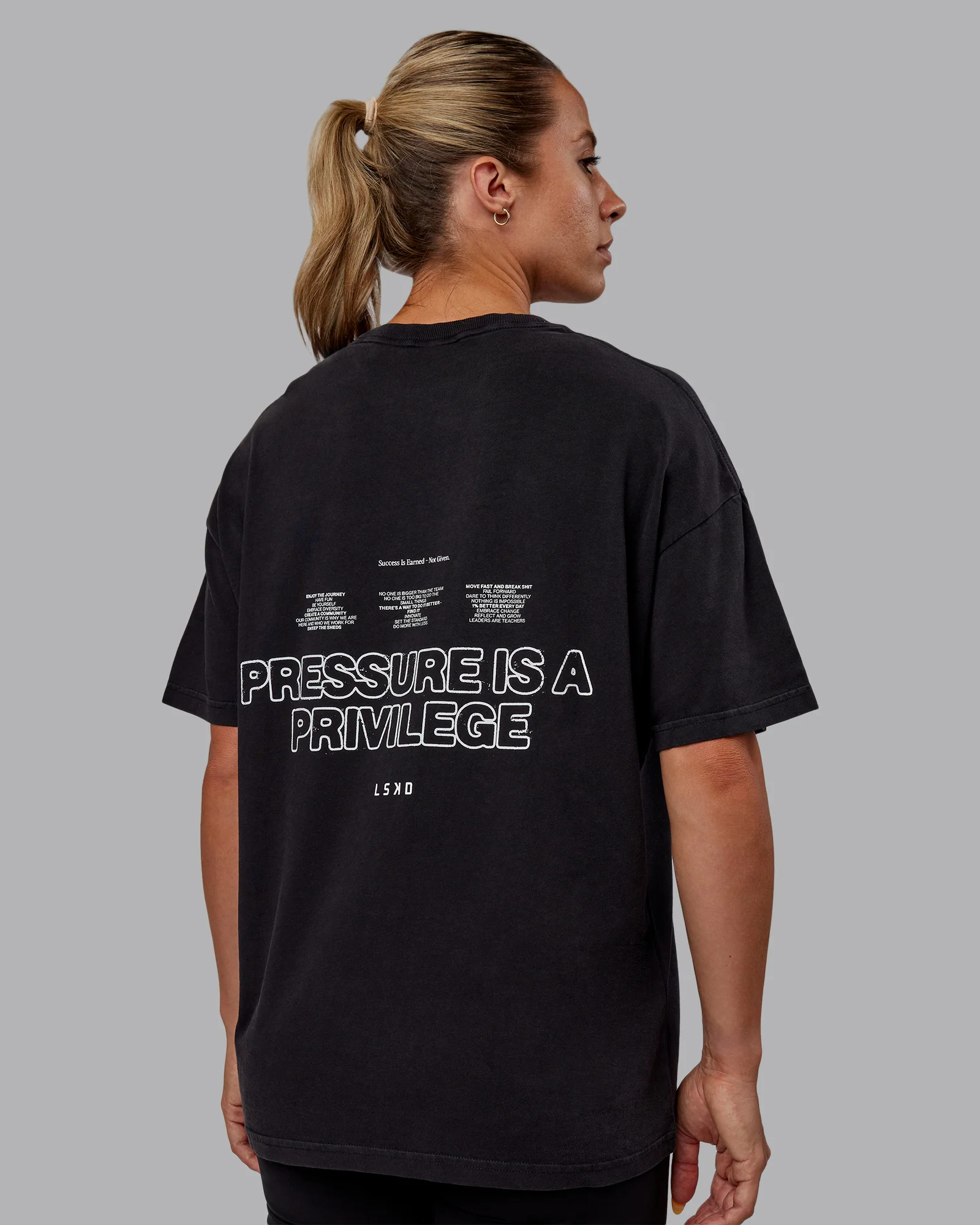 1661-pressure-washed-heavyweight-oversize-tee-black-white-7.webp Pressure Washed Heavyweight Oversize Tee - Black-White
