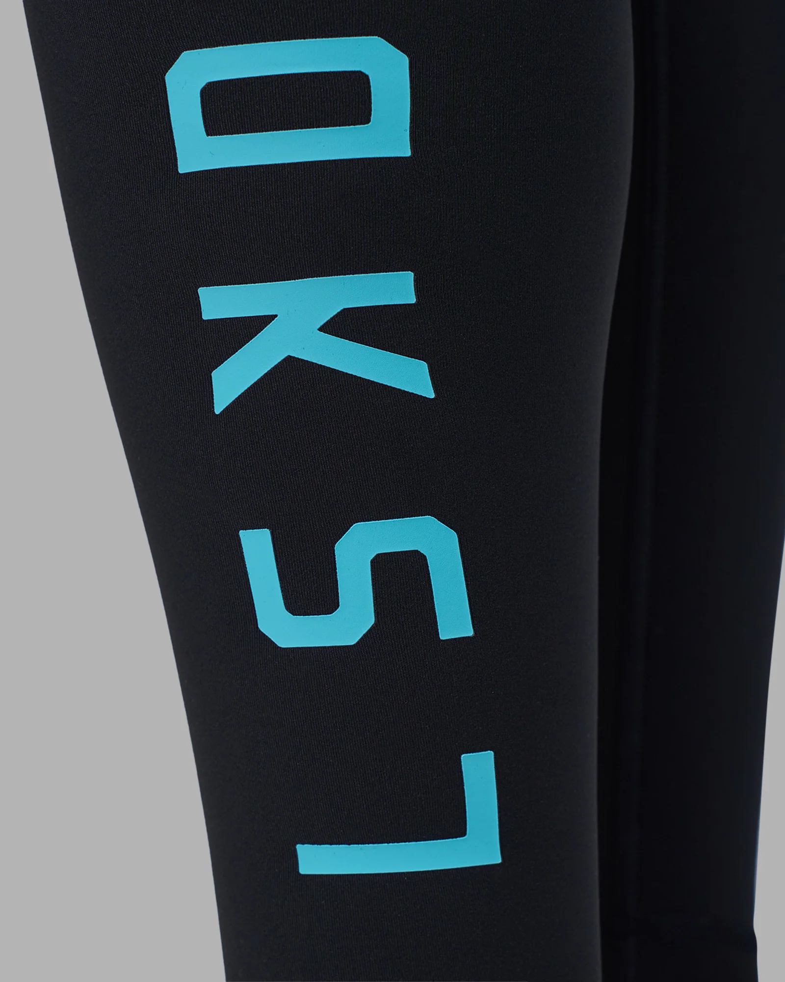 16613-rep-ultra-high-rise-full-length-legging-pockets-black-blue-atoll-6.webp Rep Ultra High-Rise Full Length Legging Pockets - Black-Blue Atoll