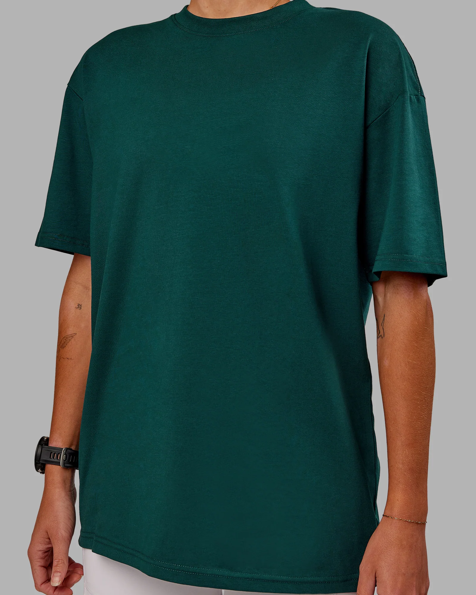 16696-variation-flxcotton-oversized-tee-dark-moss-digital-mist-8.webp Variation FLXCotton Oversized Tee - Dark Moss-Digital Mist